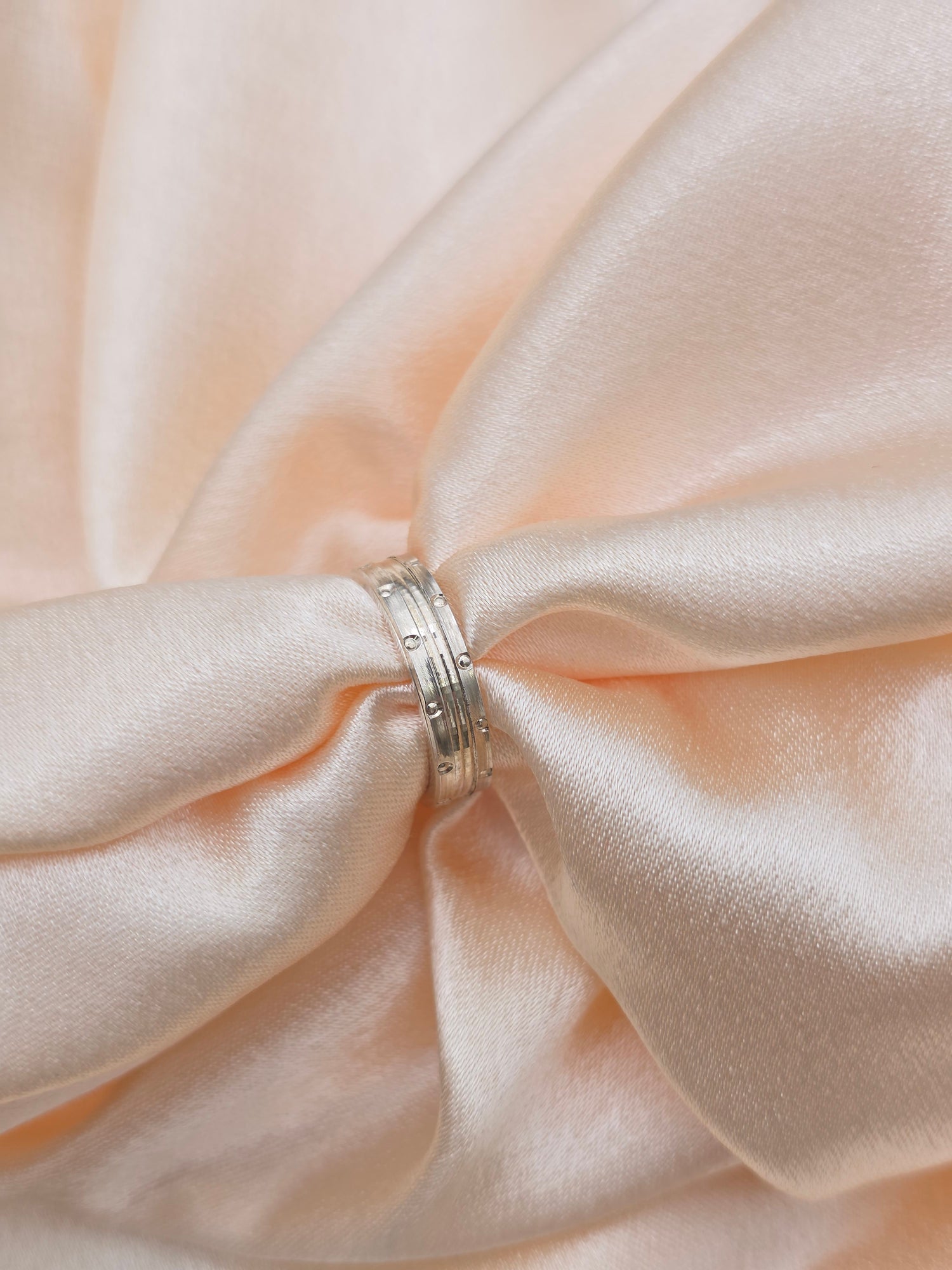 SILVER RING SIZE 6 GR055