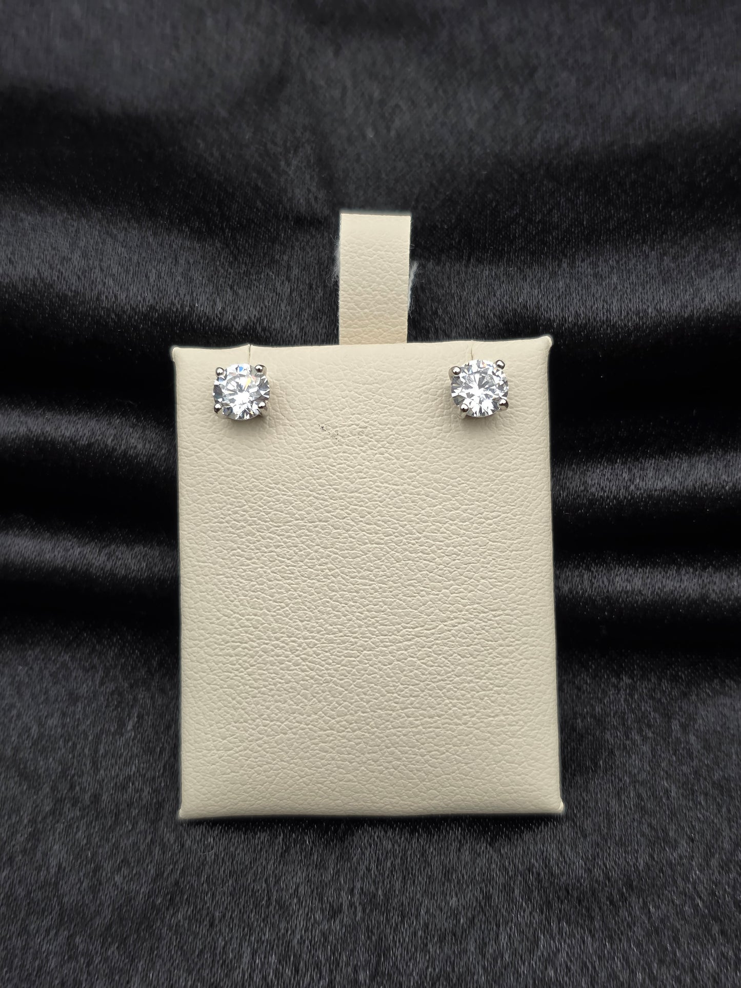 SILVER EAR STUDS GE455
