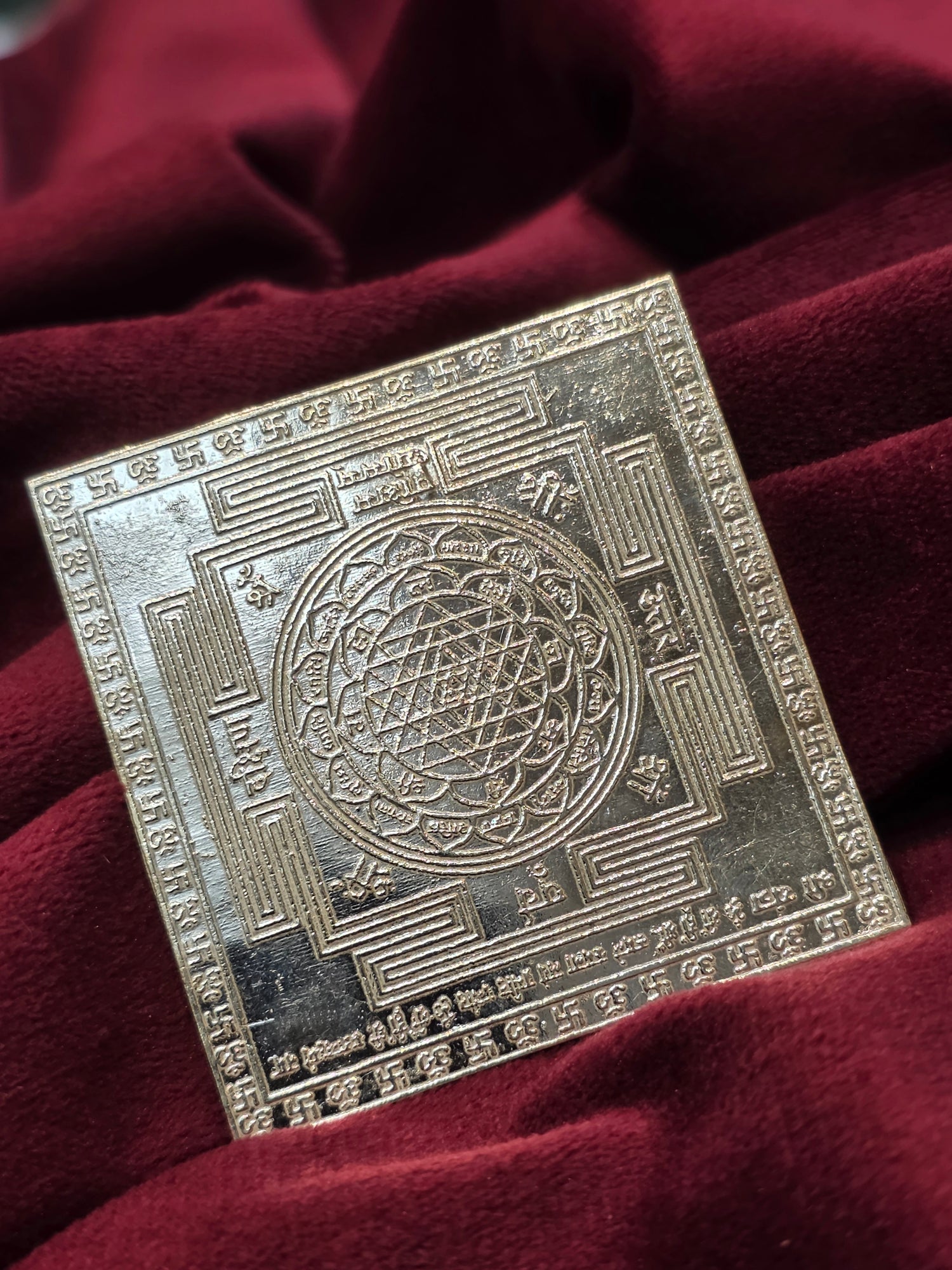 PURE SILVER SRI YANTRA AC120