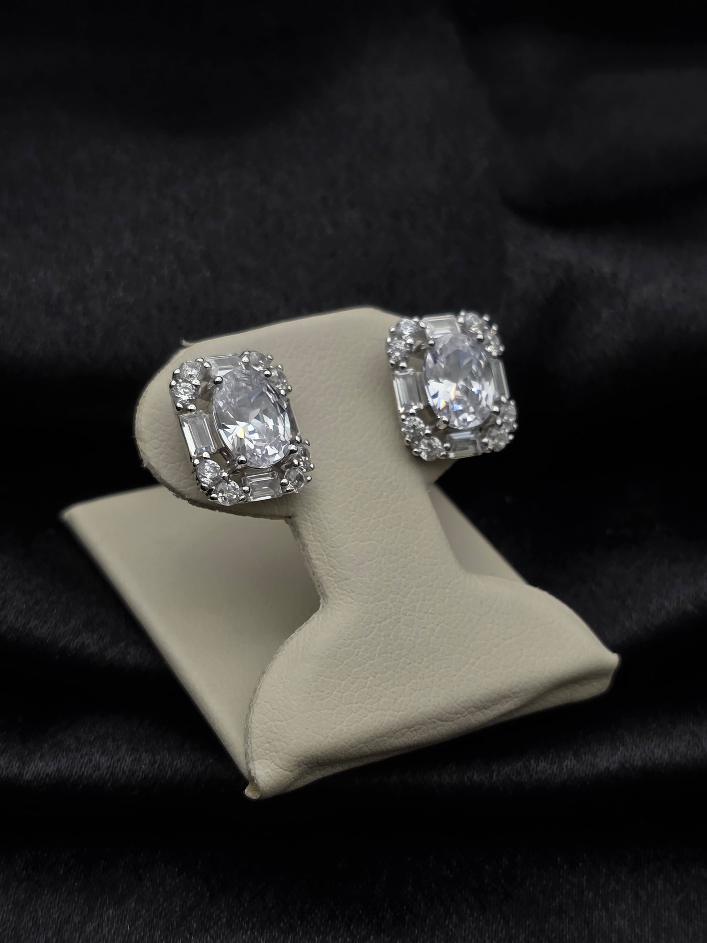 SILVER EAR STUDS GE598