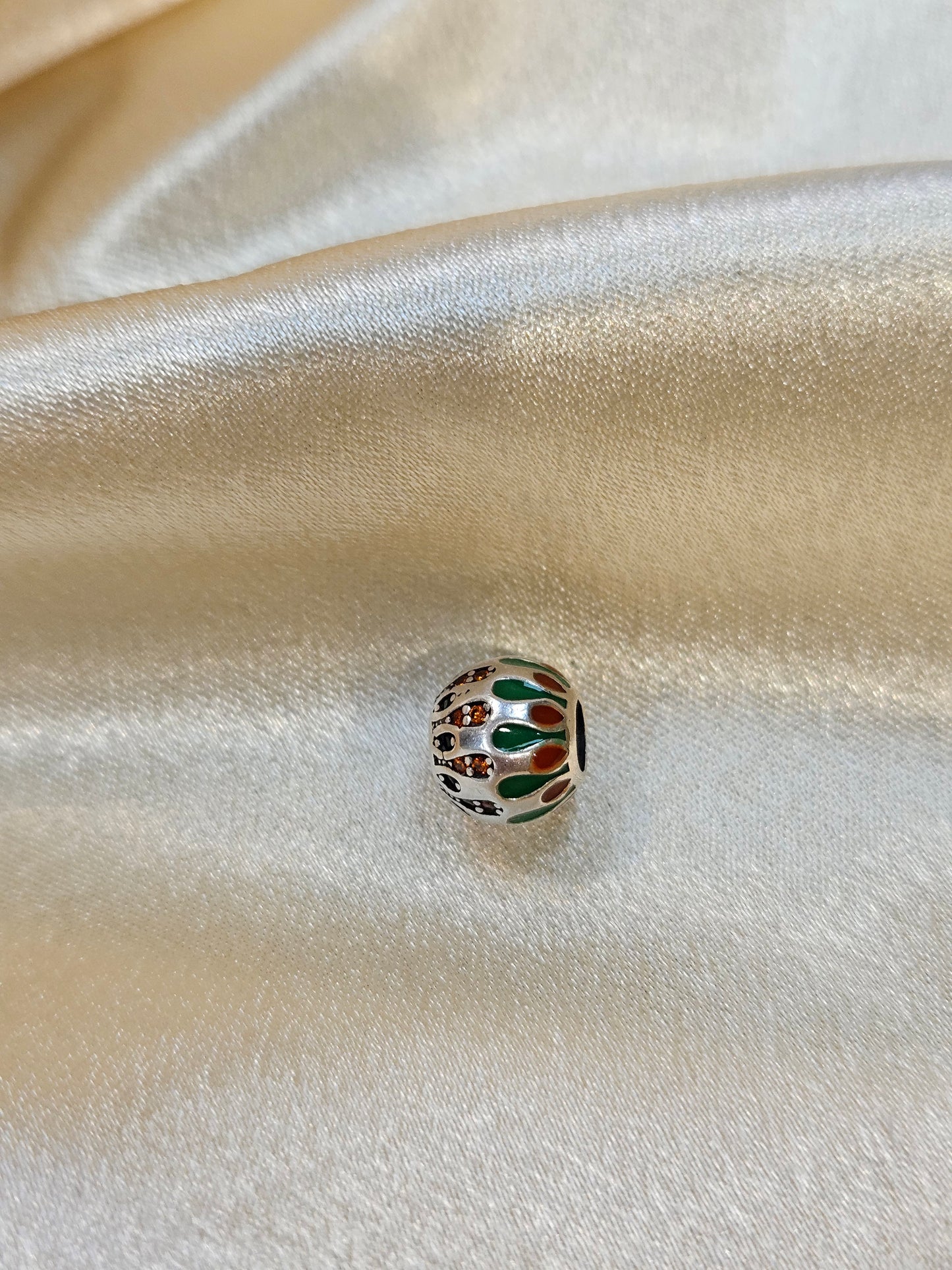 ENAMEL FREE DESIGN ROUND PANDORA CHARM PC321