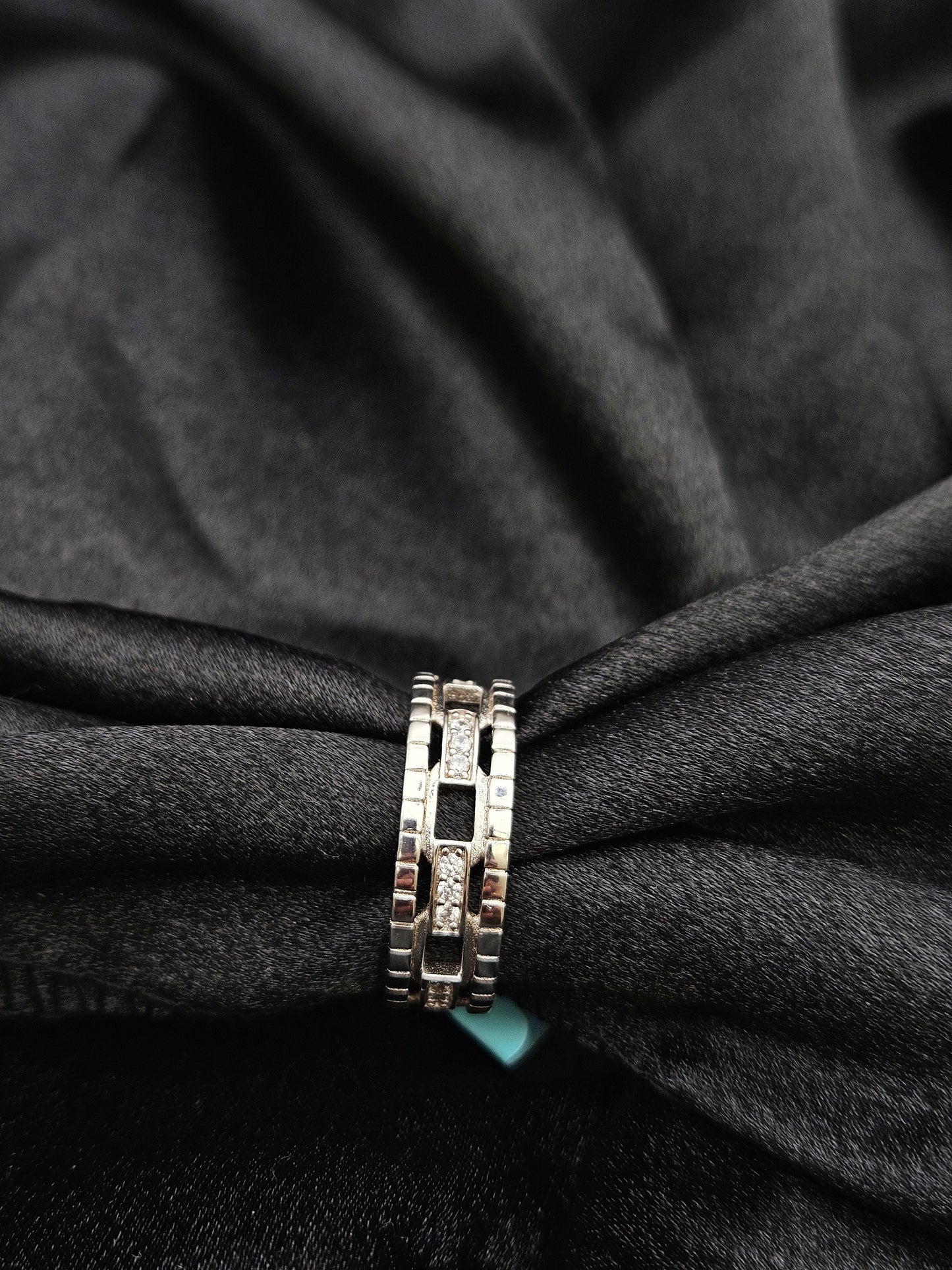 BOYS SILVER BAND SIZE11 BR071