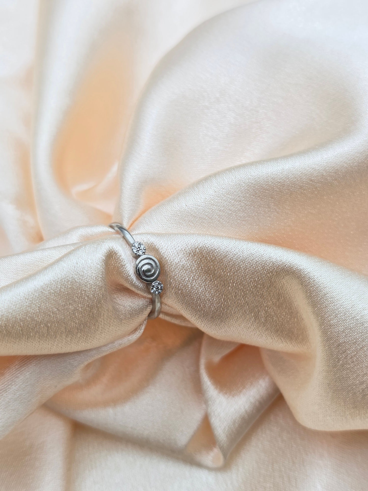 SILVER RING SIZE ADJ GR156