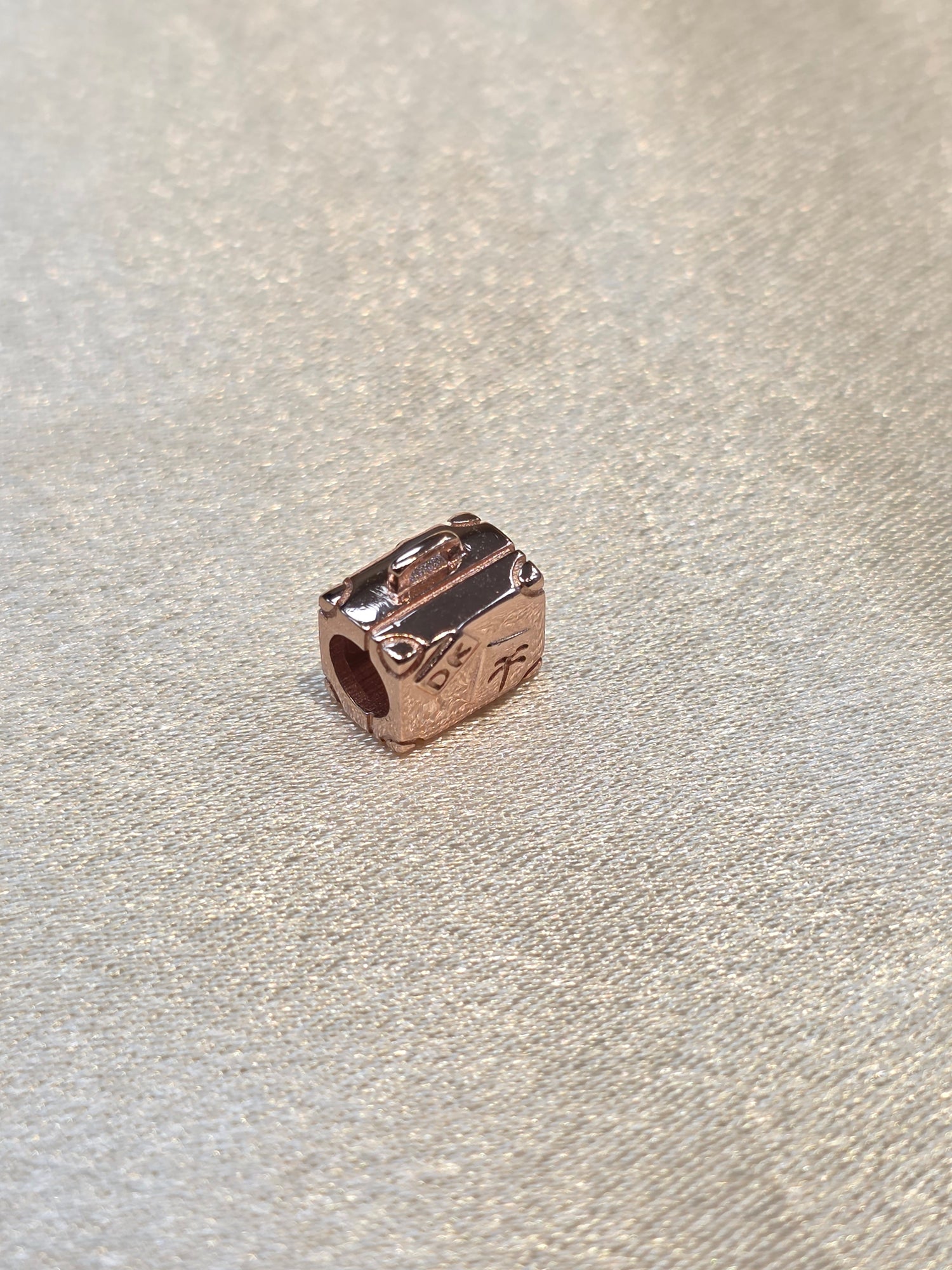 PANDORA TRAVEL SUITCASE CHARM PC423
