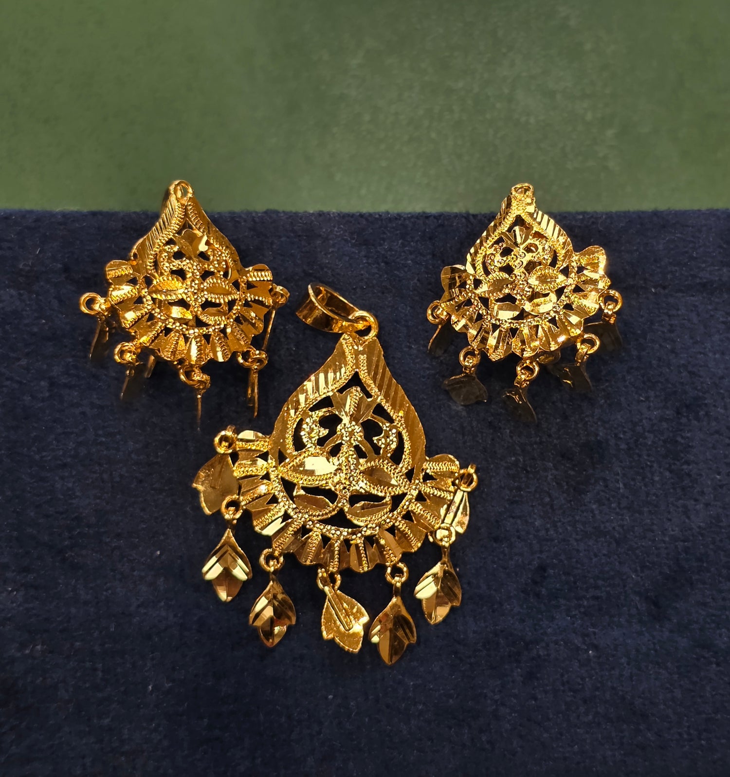 GOLD PLATED PENDANT SET