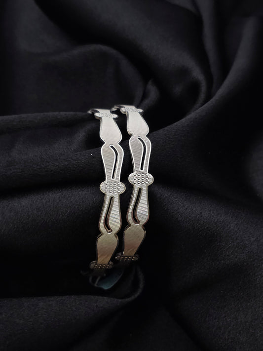 PURE SILVER BANGLE SIZE 2.4 LB036