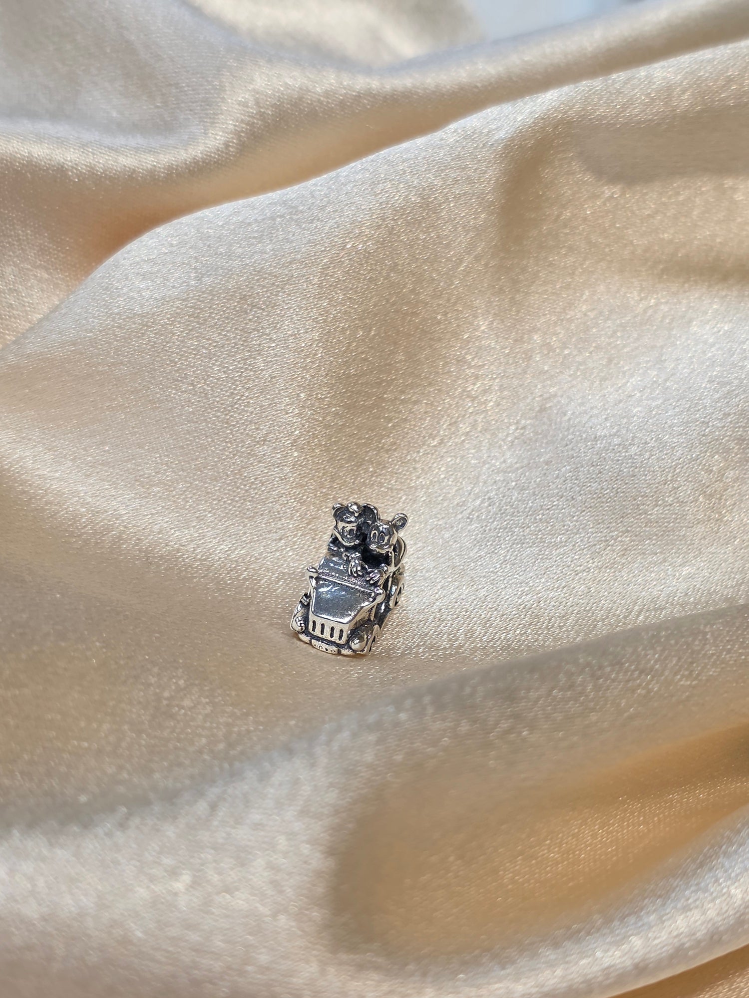 PANDORA DISNEY MICKEY & MINNIE CHARM PC044