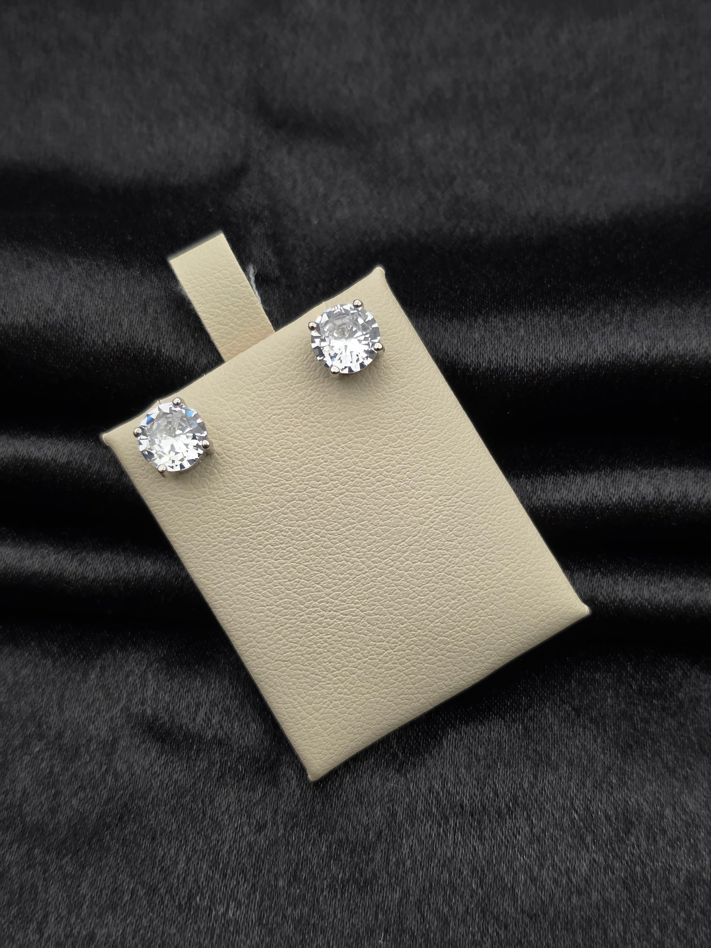 SILVER EAR STUDS GE527