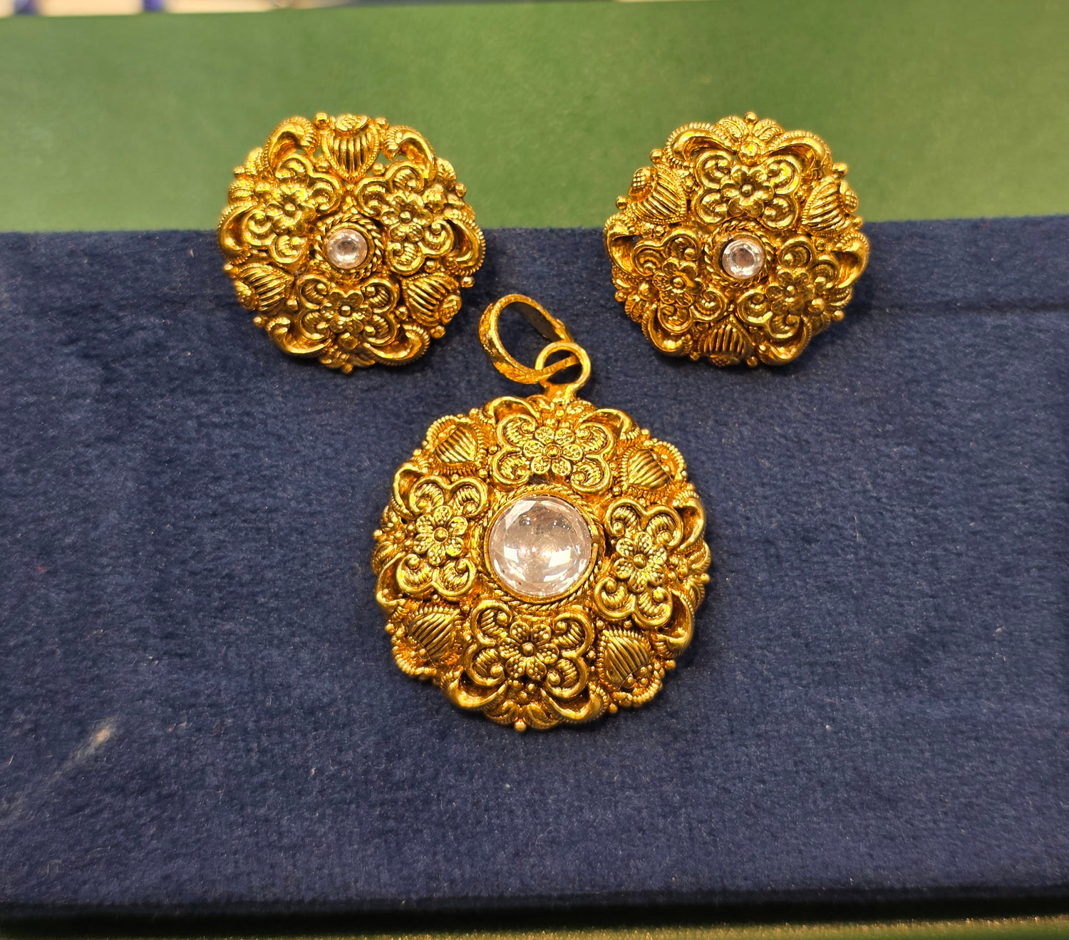 GOLD PLATED PENDANT SET