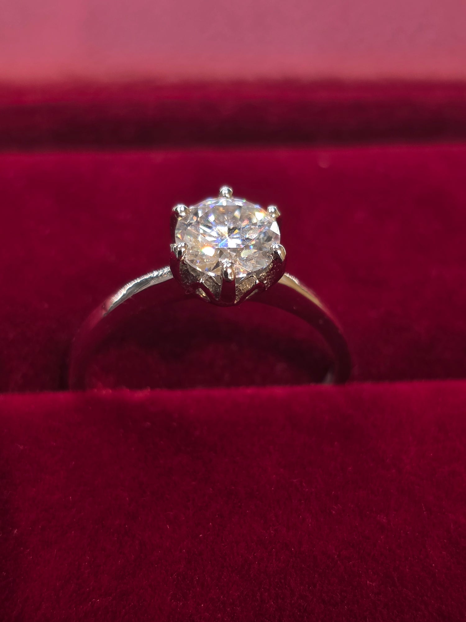 SILVER MOISSANITE RING SIZE 7 MM012