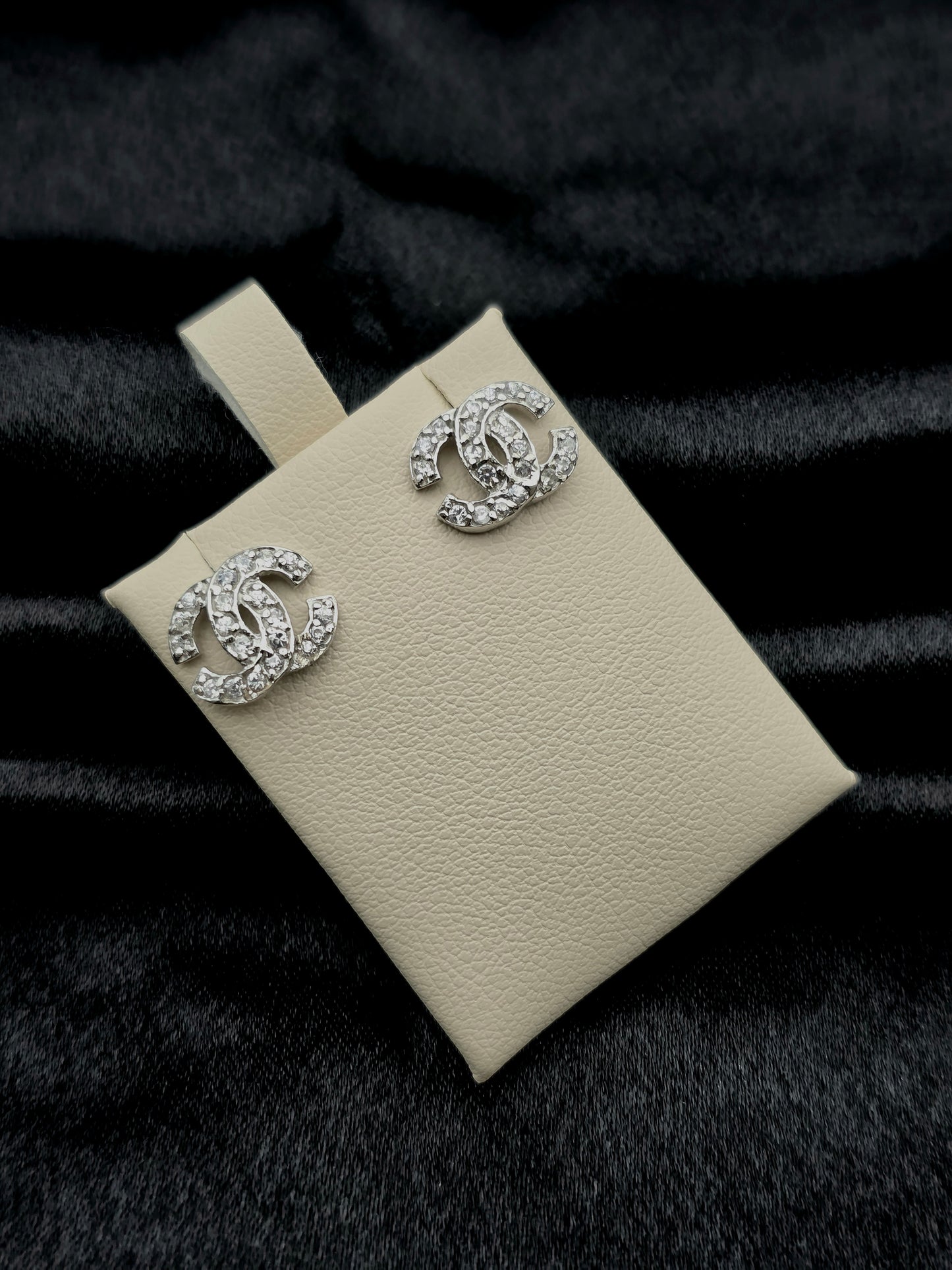 SILVER EAR STUDS GE354