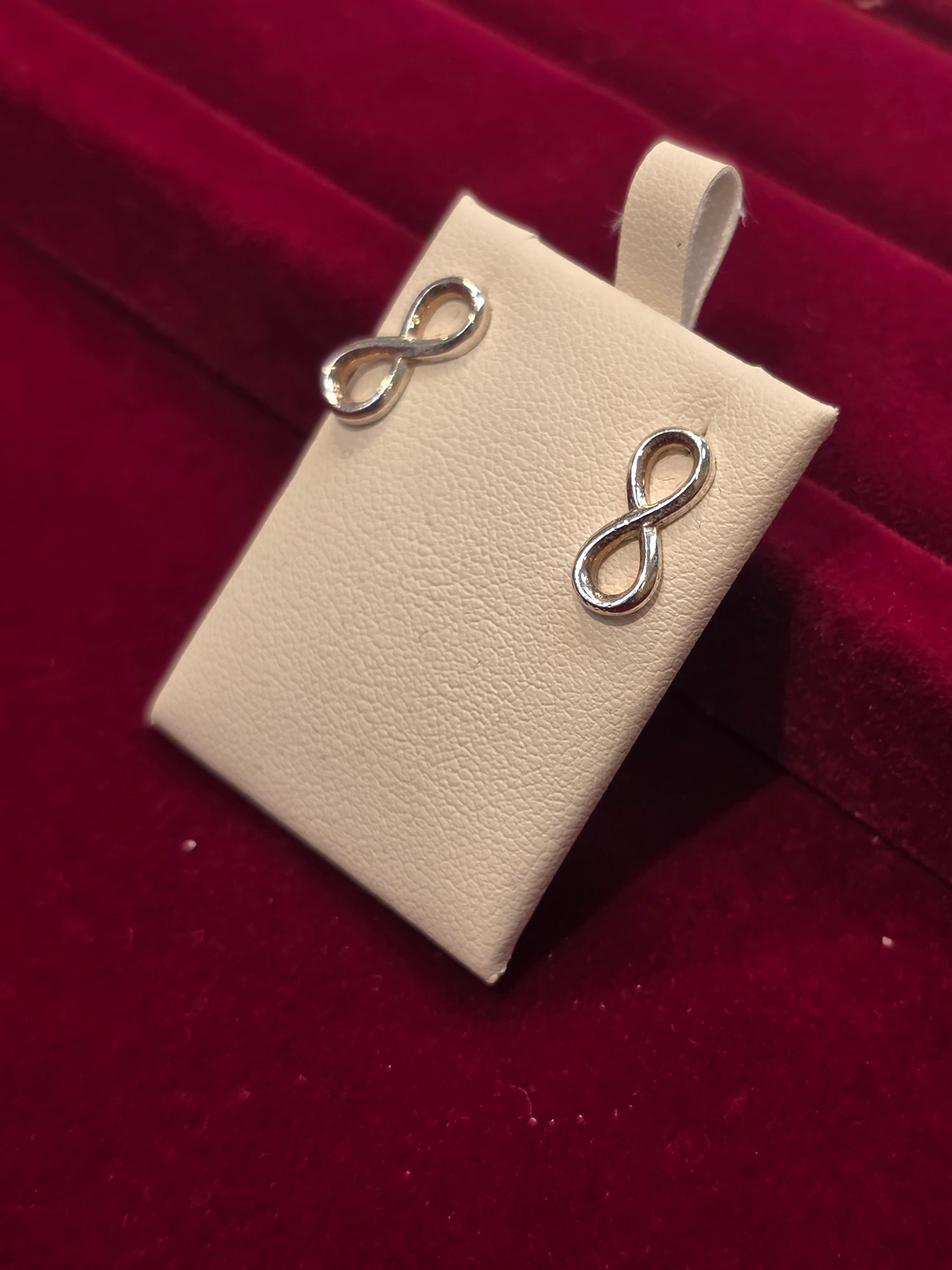 SILVER EARSTUDS GE136