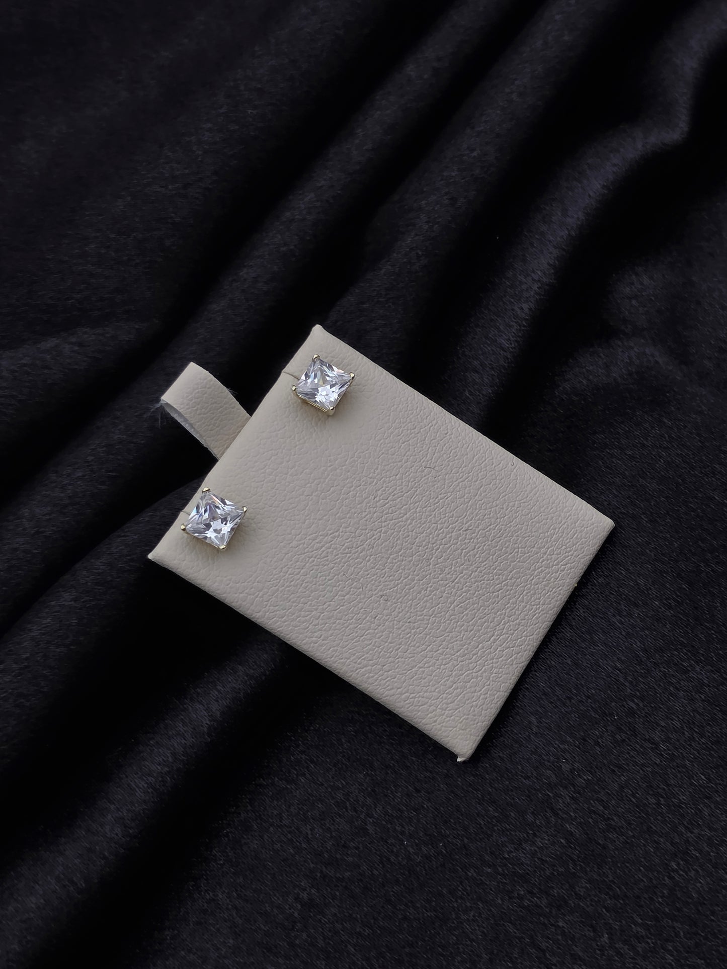 SILVER EAR STUDS GE022