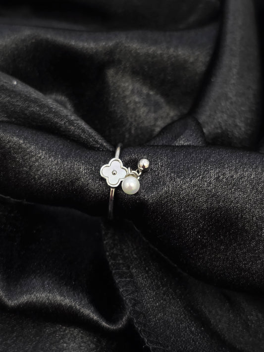 SILVER RING SIZE 6 GR067