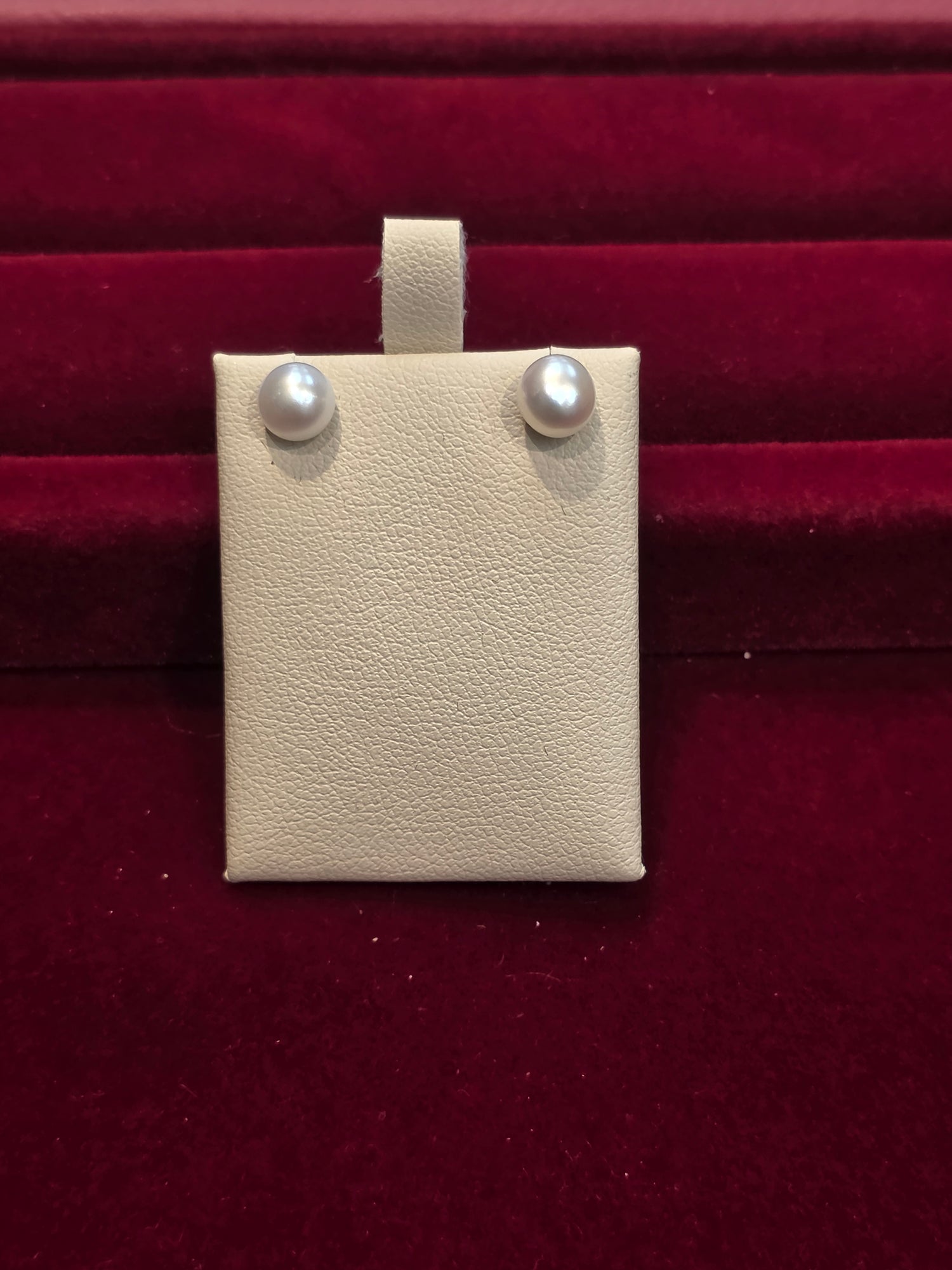 SILVER EARSTUDS GE096