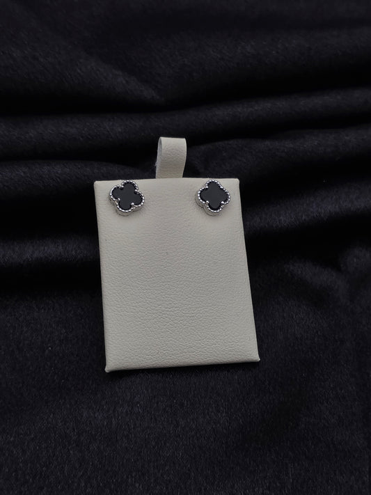 SILVER EARSTUDS GE159