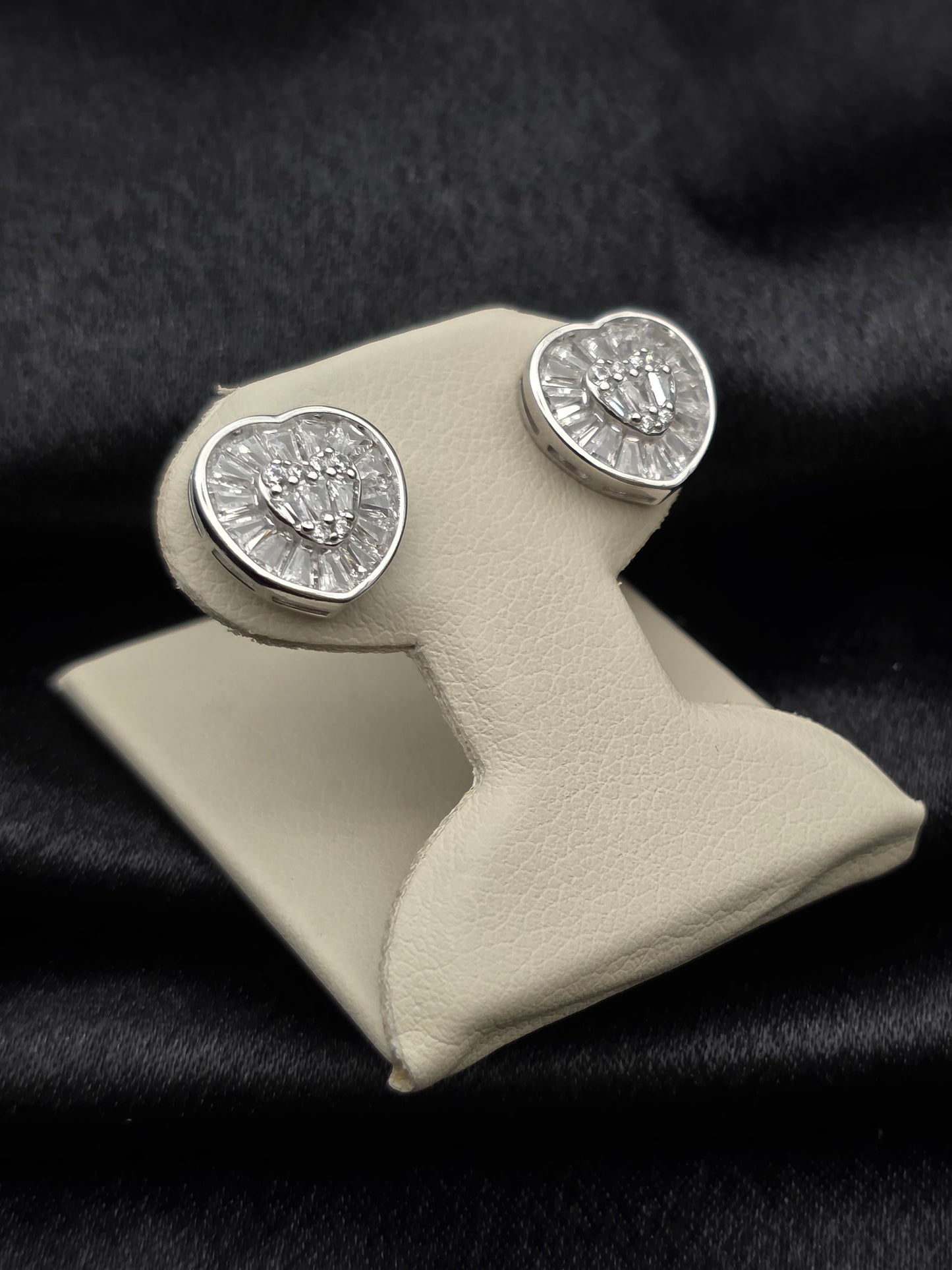 SILVER EAR STUDS GE593