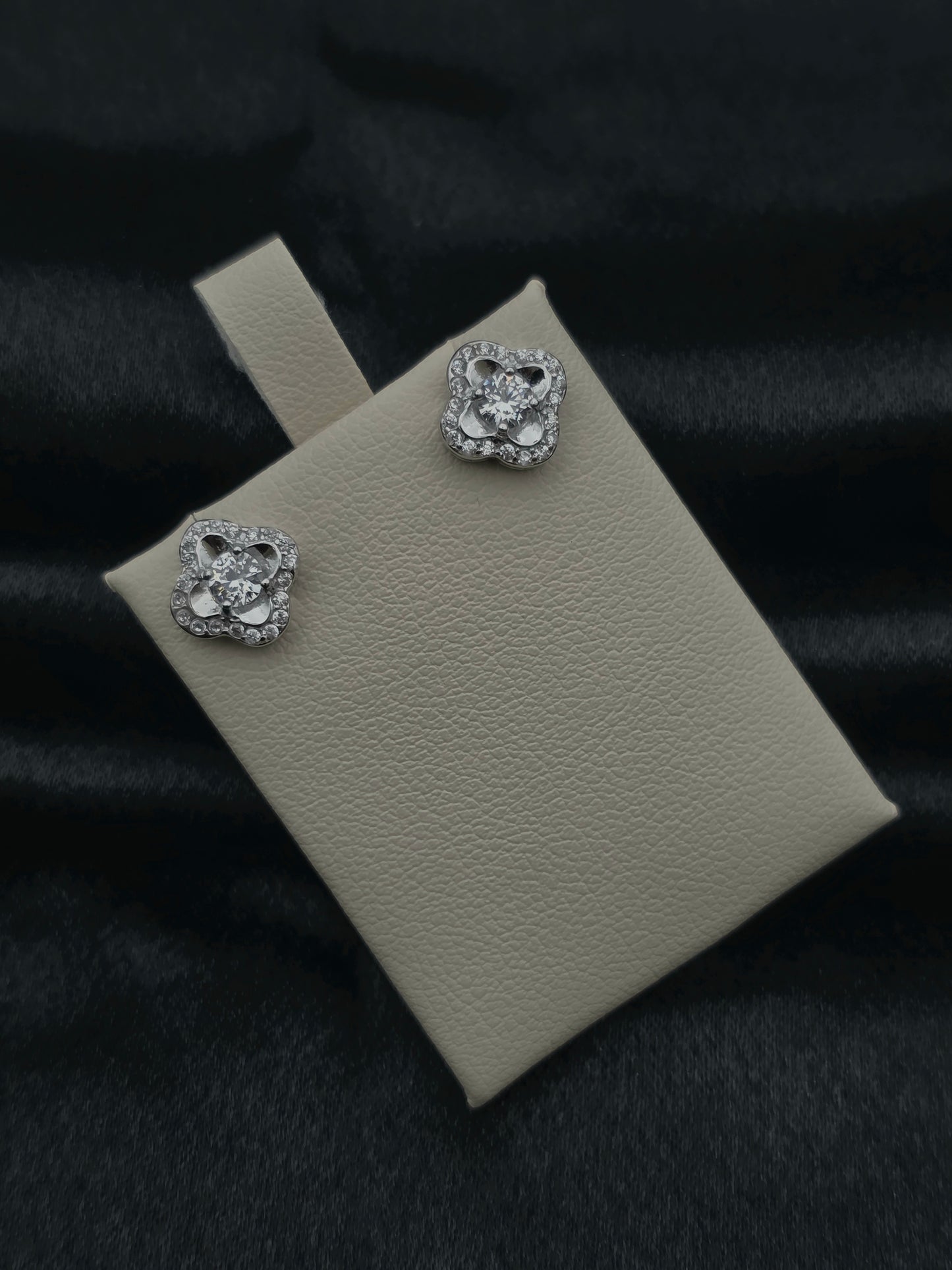 SILVER EAR STUDS GE175