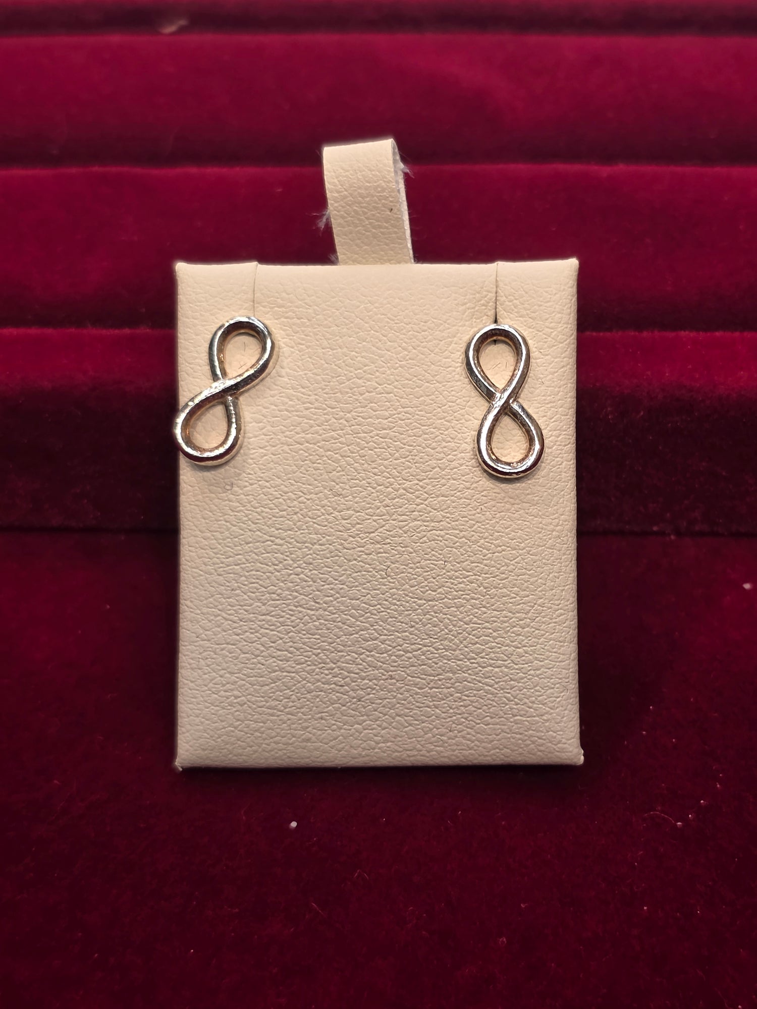 SILVER EARSTUDS GE136