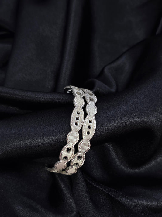 PURE SILVER BANGLES SIZE 2.2 LB010