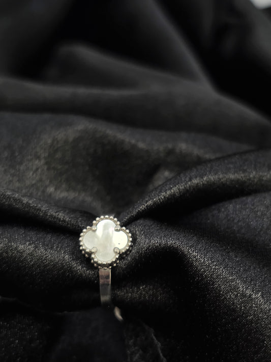 SILVER RING SIZE 6 GR073
