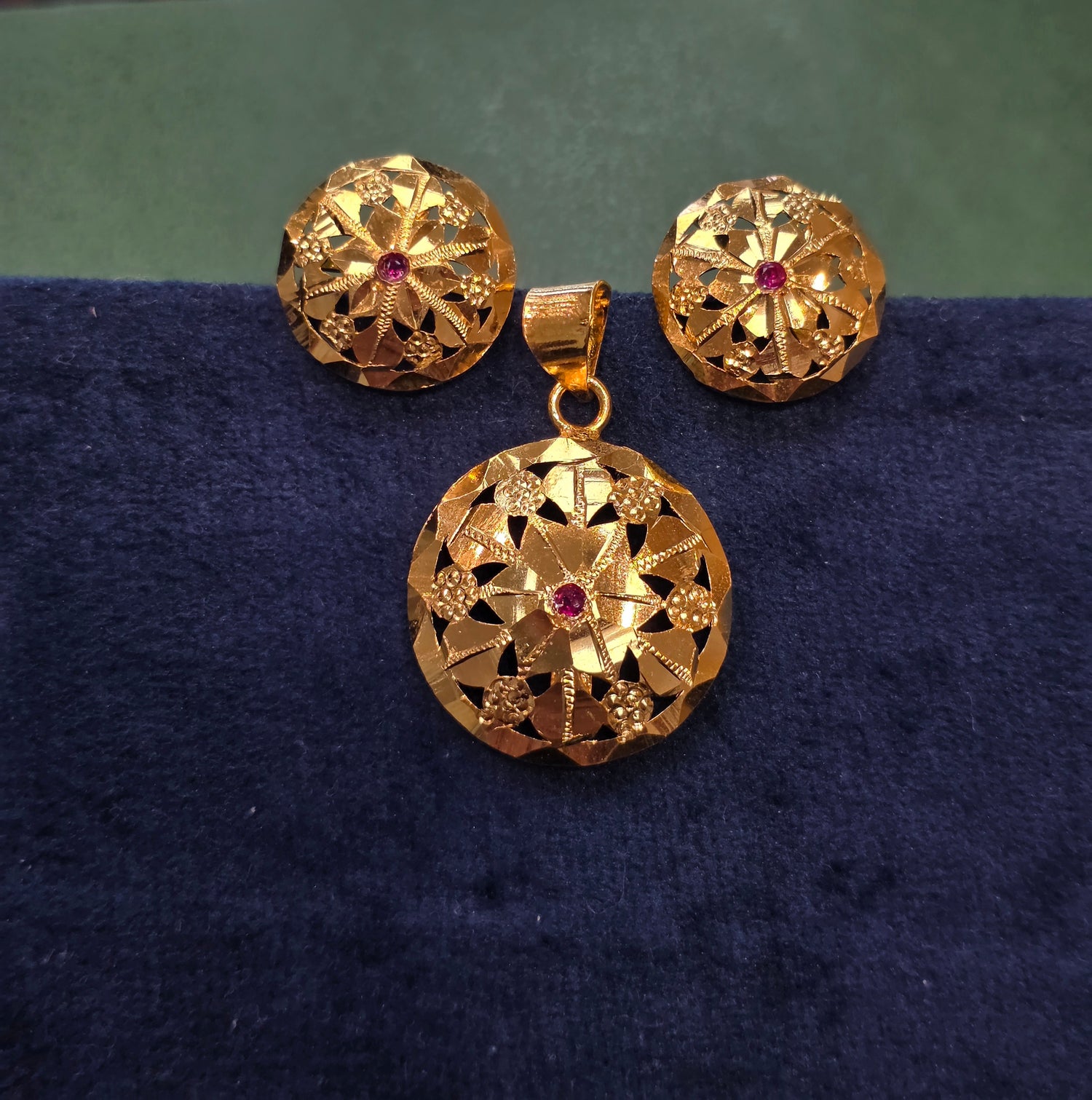 GOLD PLATED PENDANT SET
