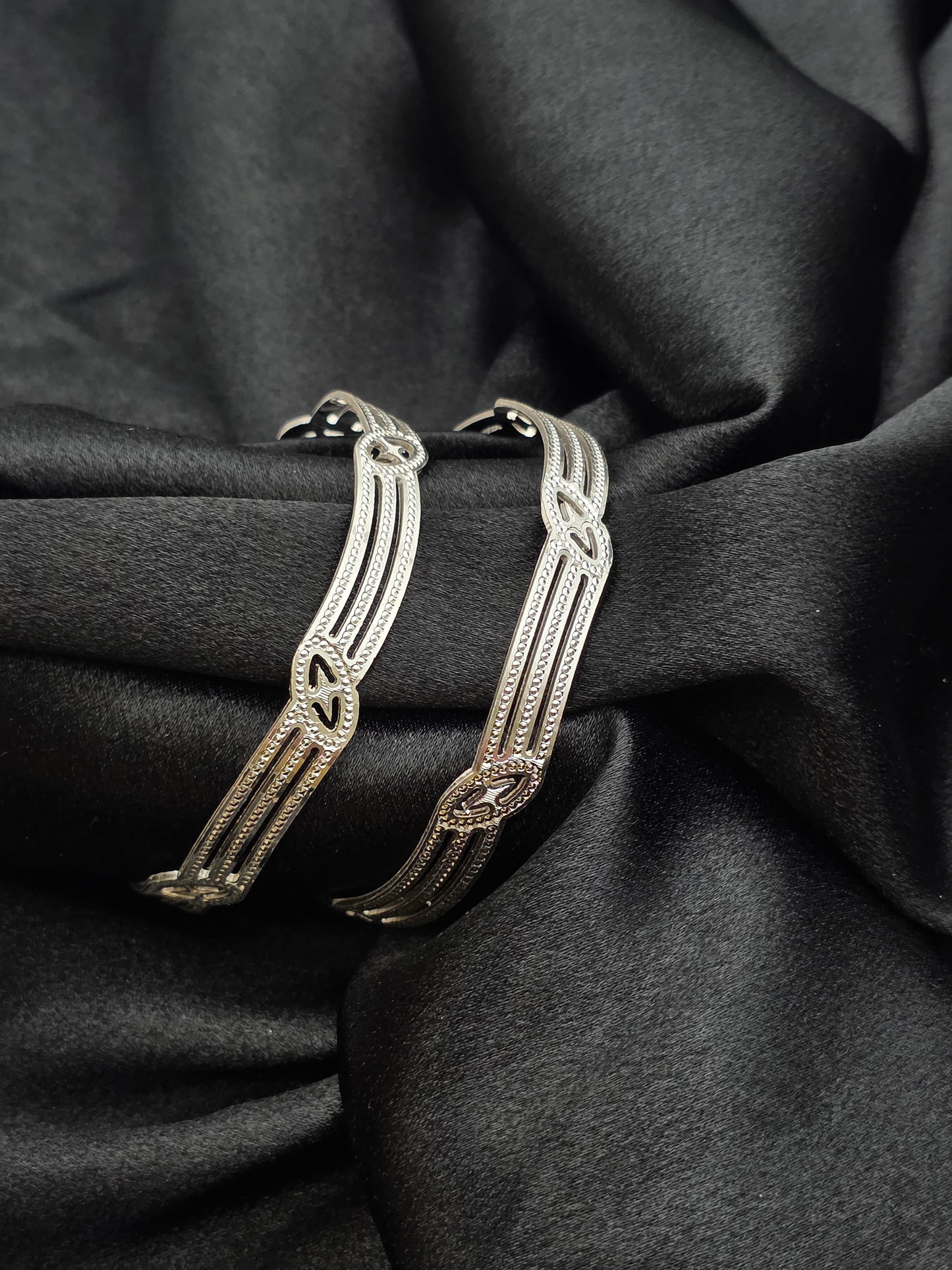 PURE SILVER BANGLES SIZE 2.3 LB033