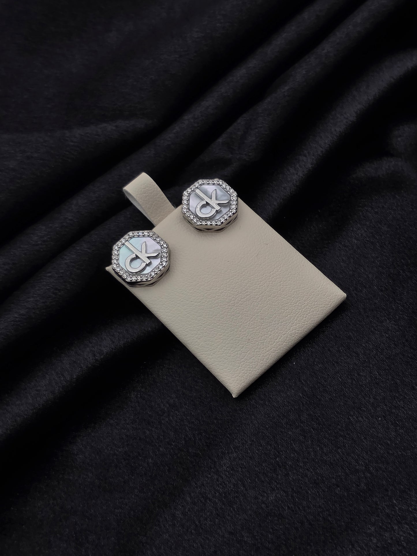 SILVER EAR STUDS GE040