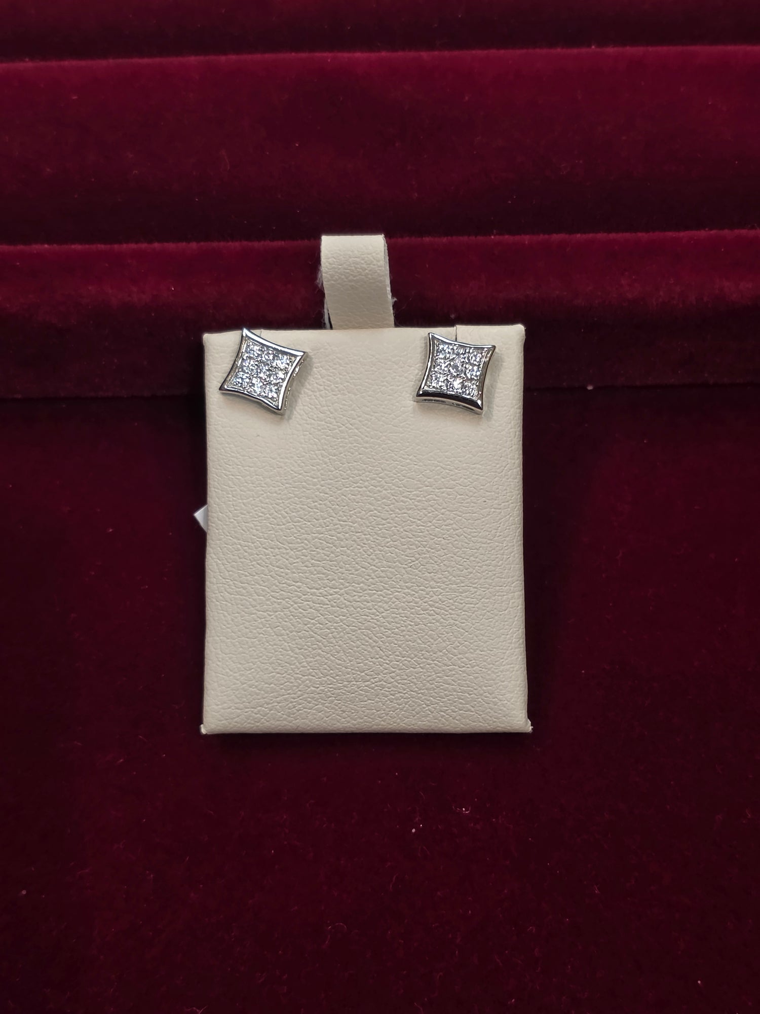 SILVER EARSTUDS GE427