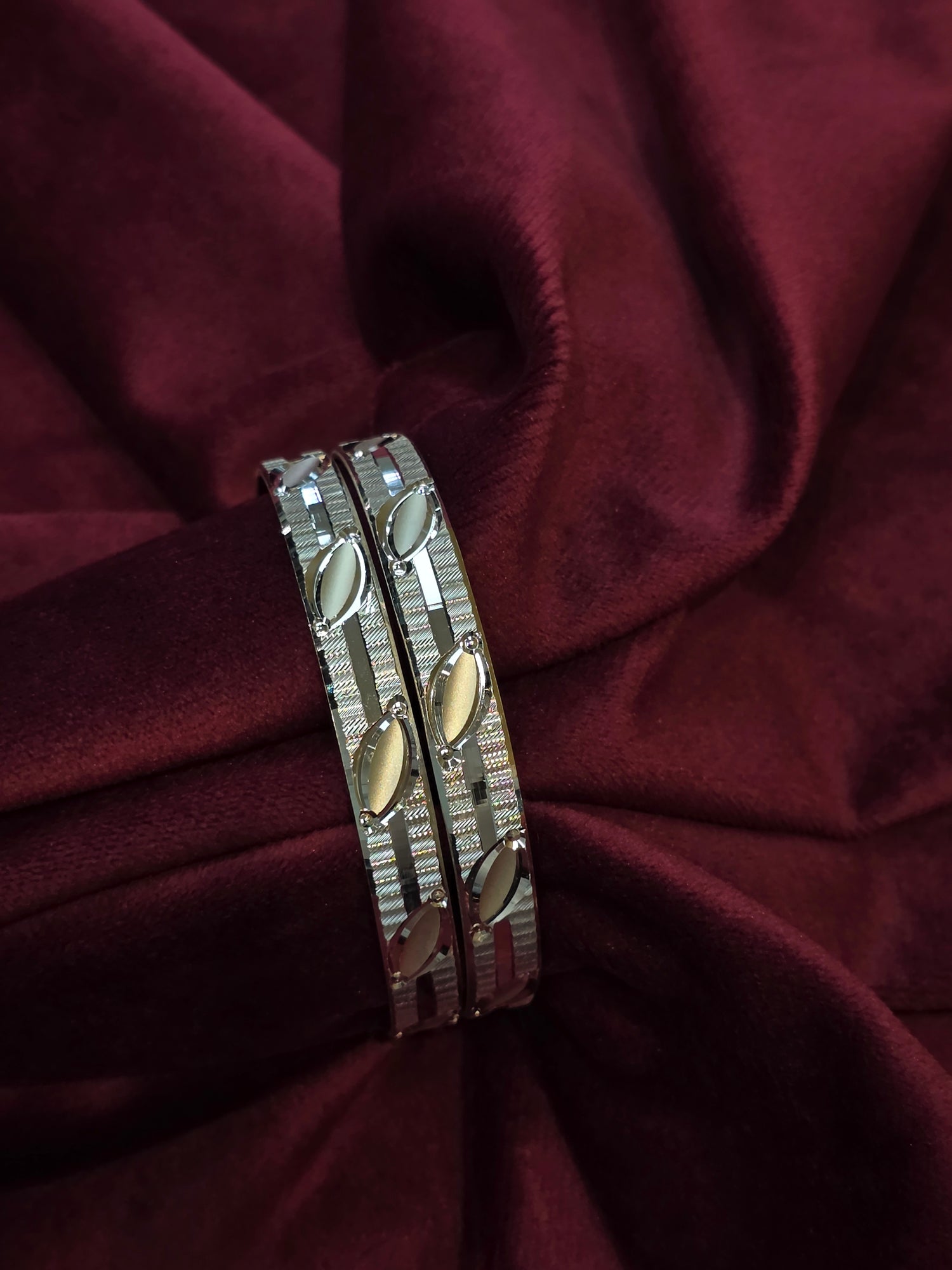 SILVER BANGLES 2.4IN LB023