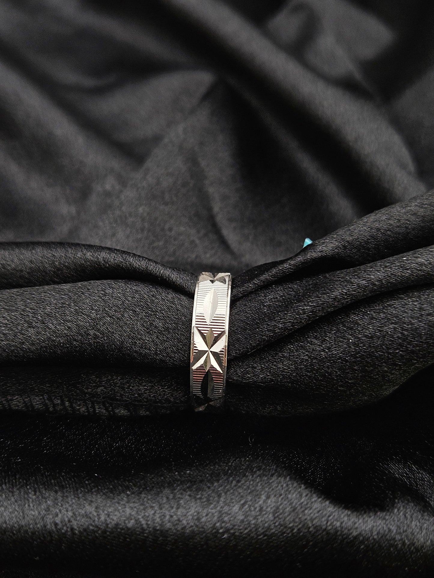 BOYS SILVER BAND SIZE13 BR100