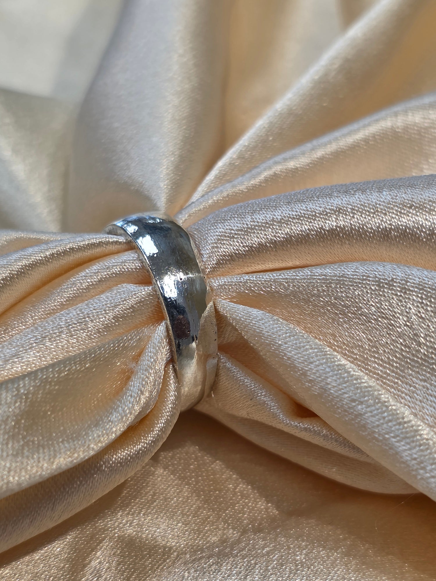 PLAIN SILVER BAND SIZE 6 GR745