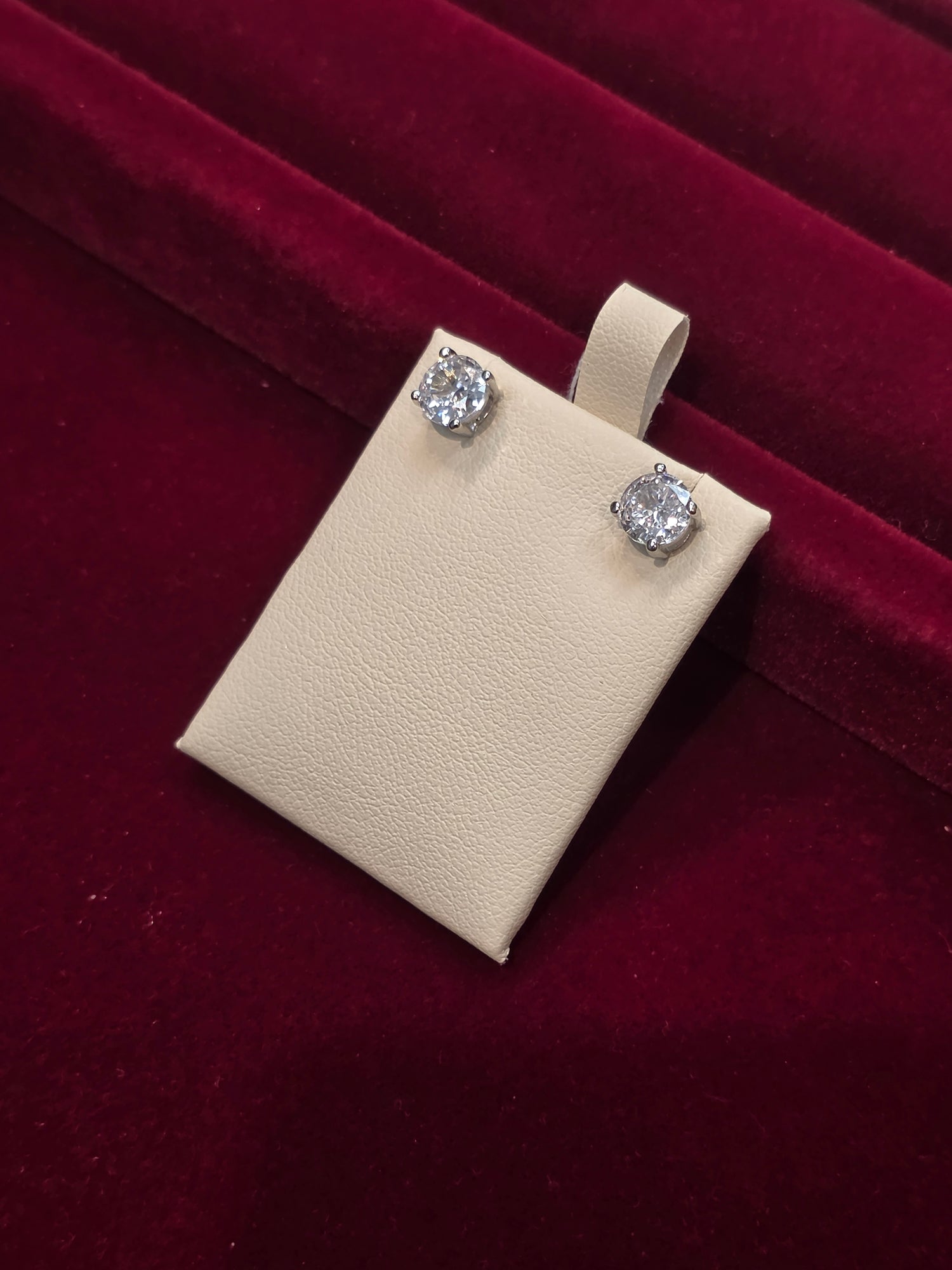 SILVER EARSTUDS GE448