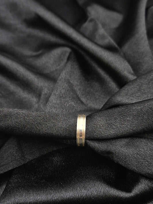 BOYS SILVER BAND SIZE 10 BR015