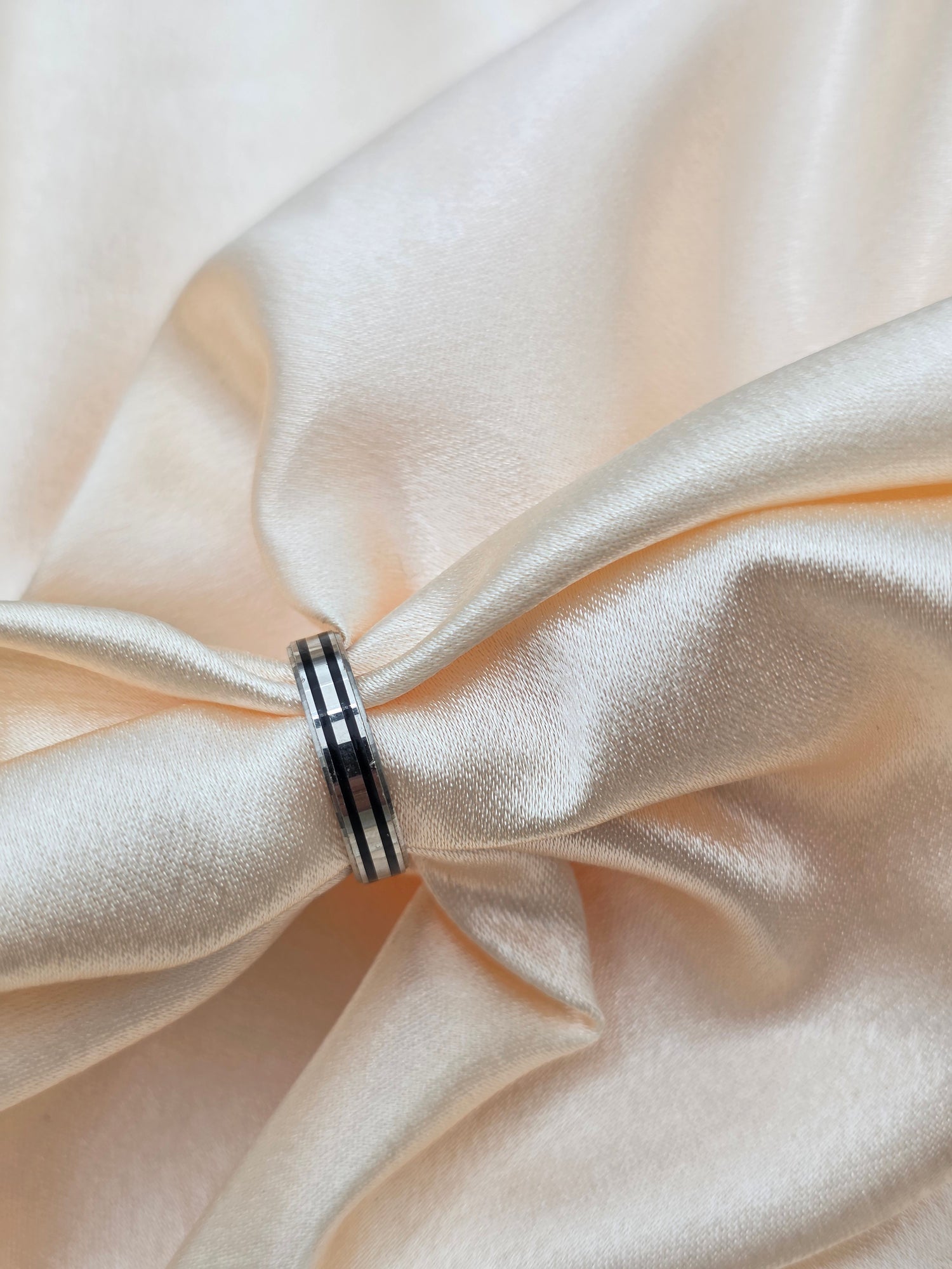 SILVER RING SIZE 5 GR027