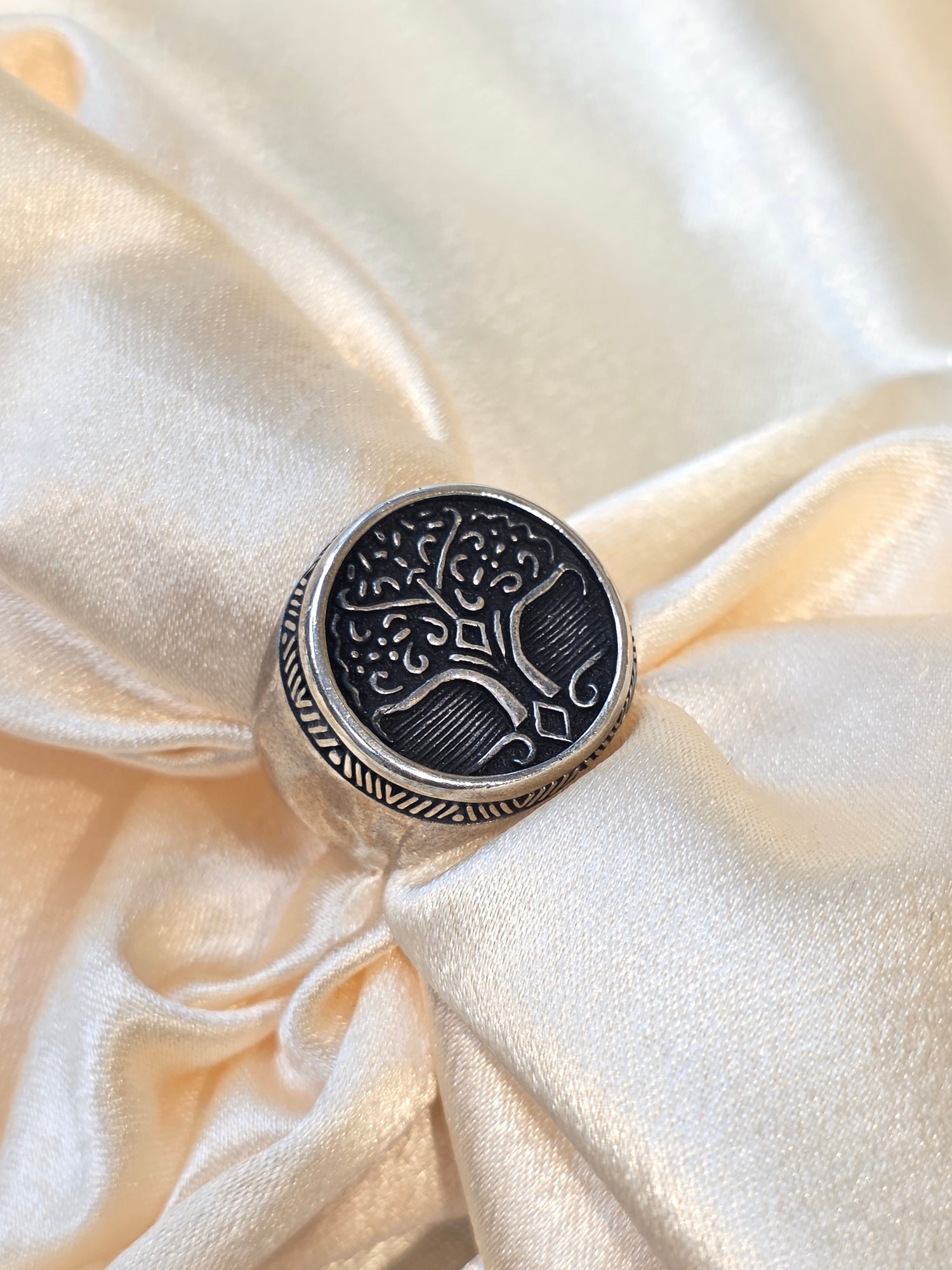 BOYS SILVER RING SIZE 9 BR017