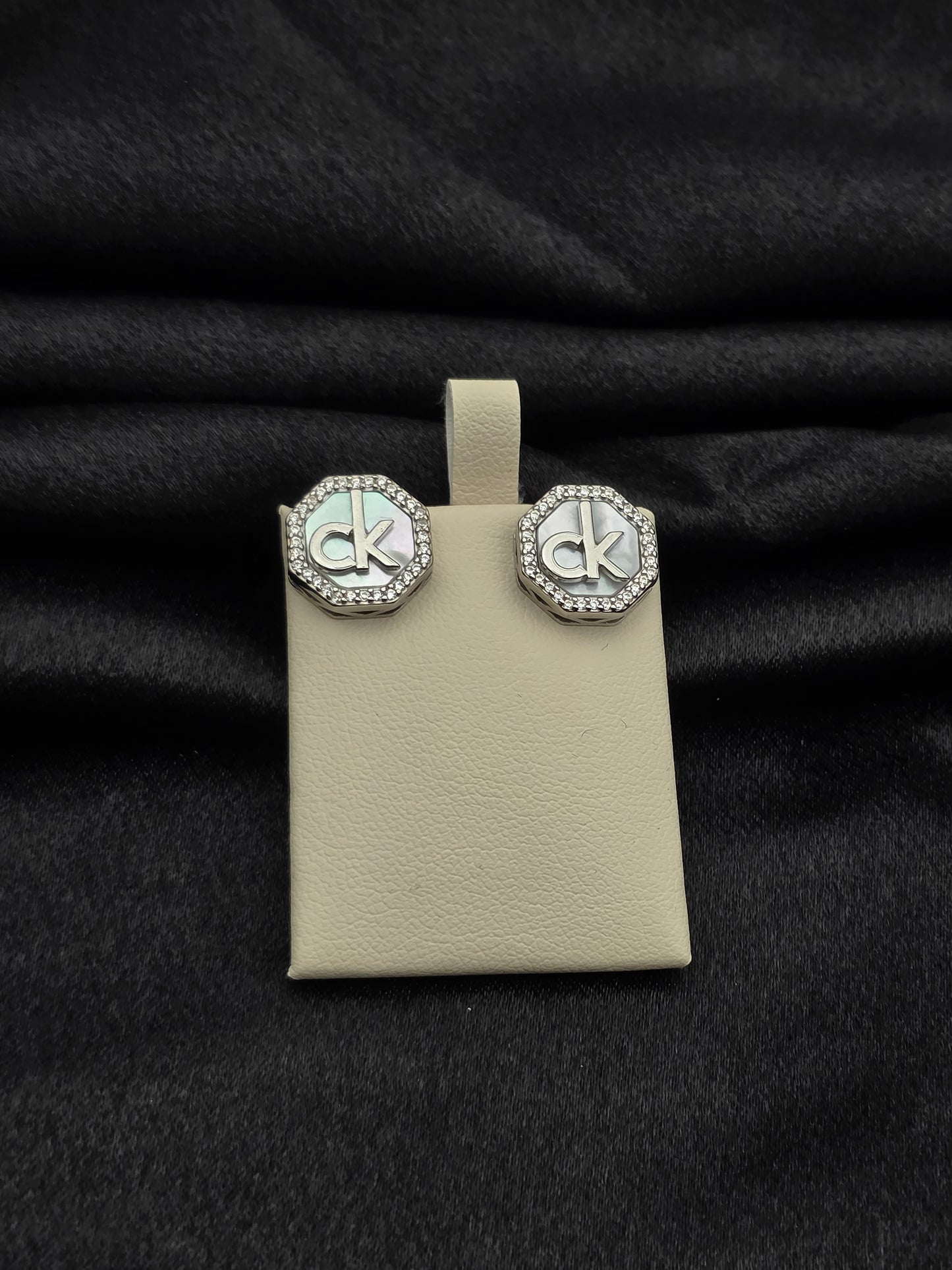 SILVER EAR STUDS GE040