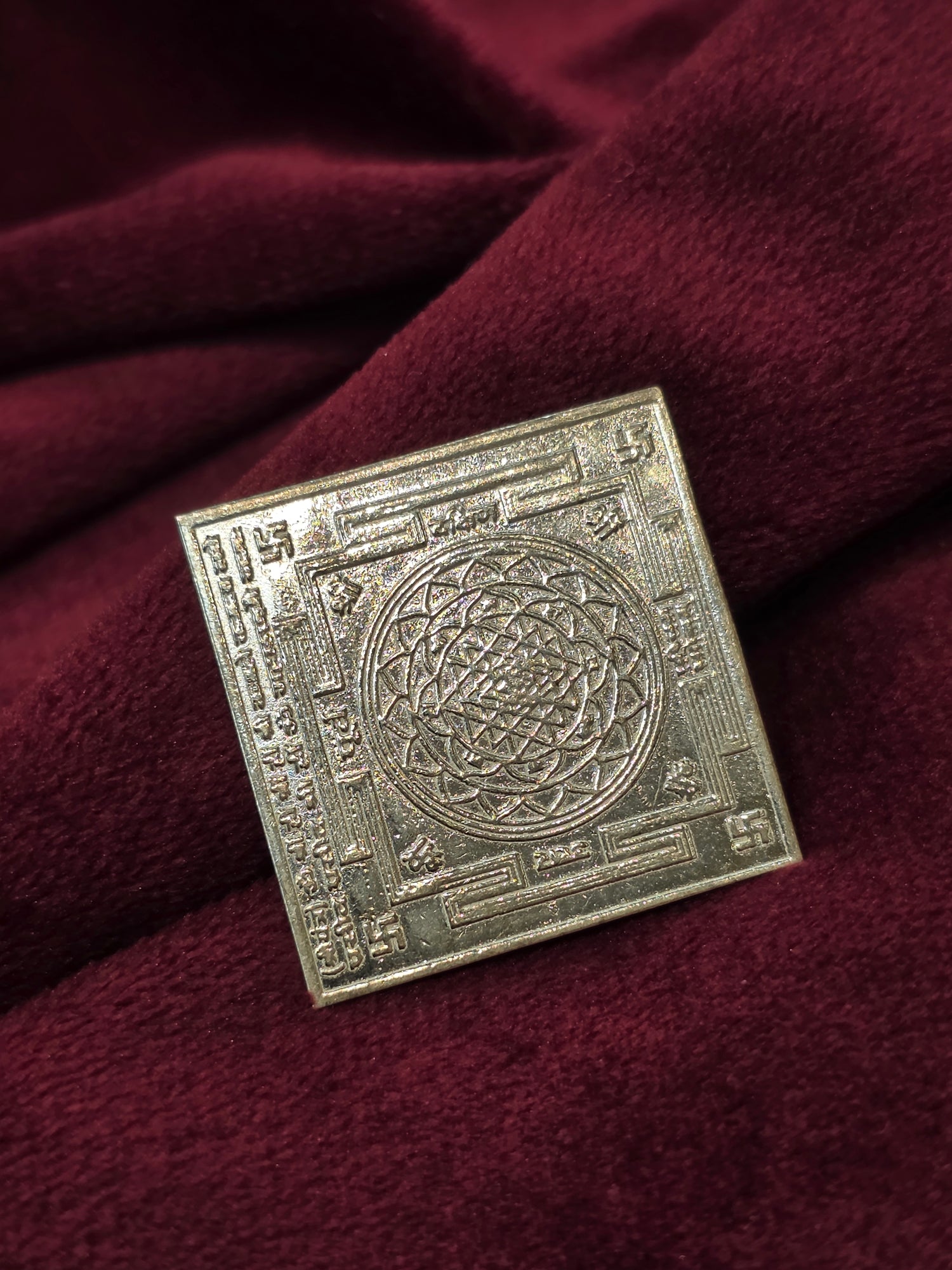 PURE SILVER SRI YANTRA AC116
