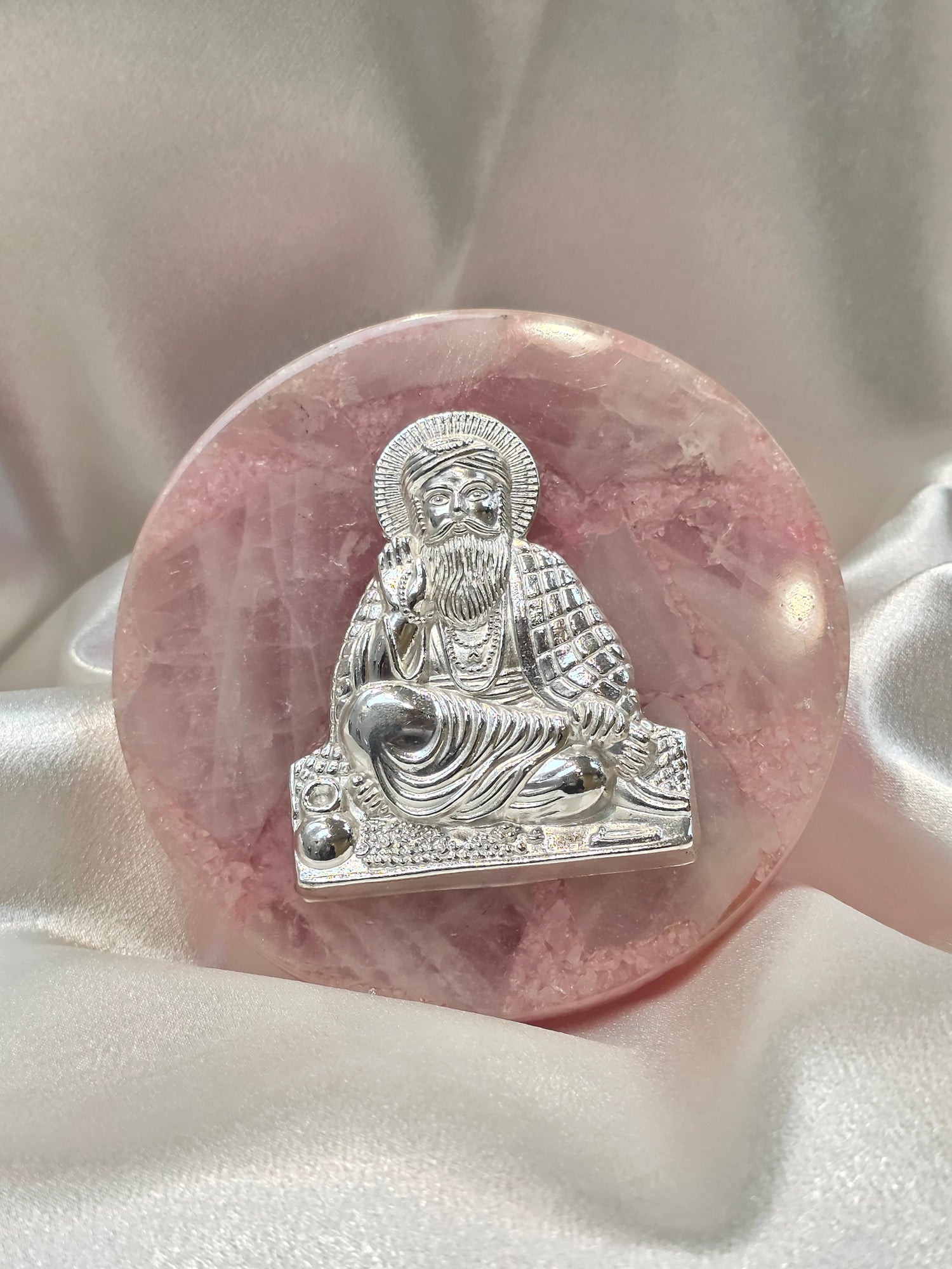 PURE SILVER GURU NANAK DEV JI IDOL ON ROSE-QUARTZ CRYSTAL AC266