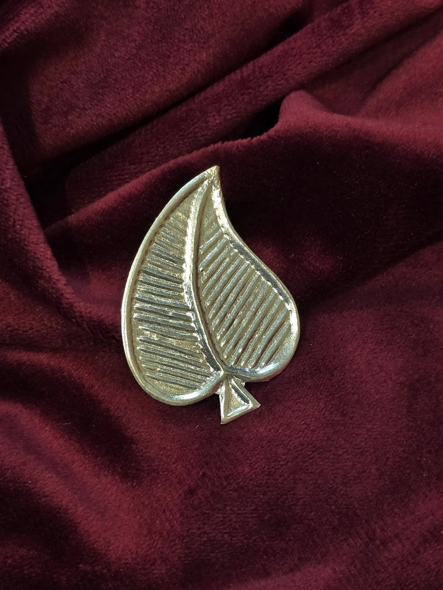 PURE SILVER BETEL LEAF AC134