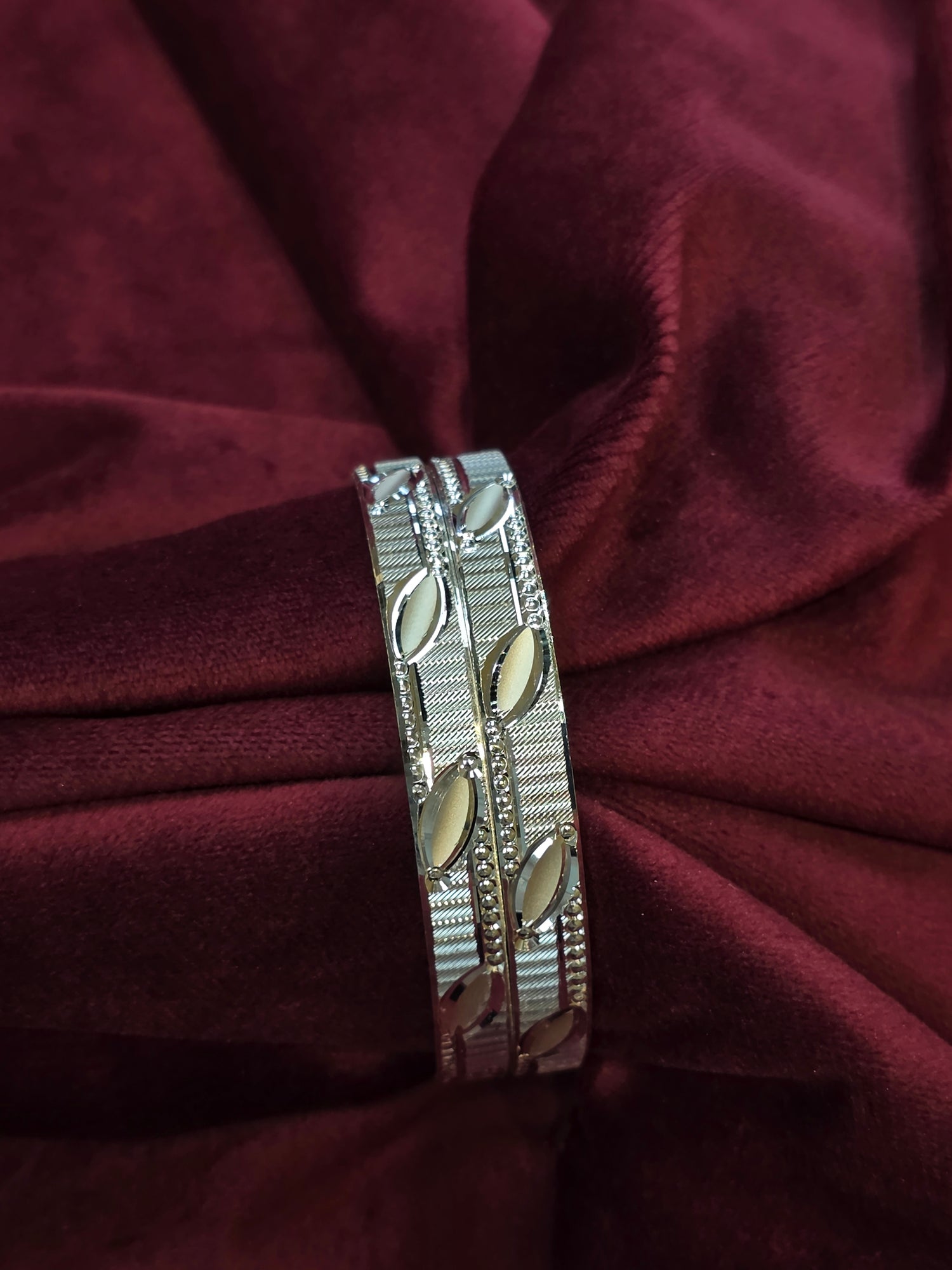 SILVER BANGLES 2.4IN LB009