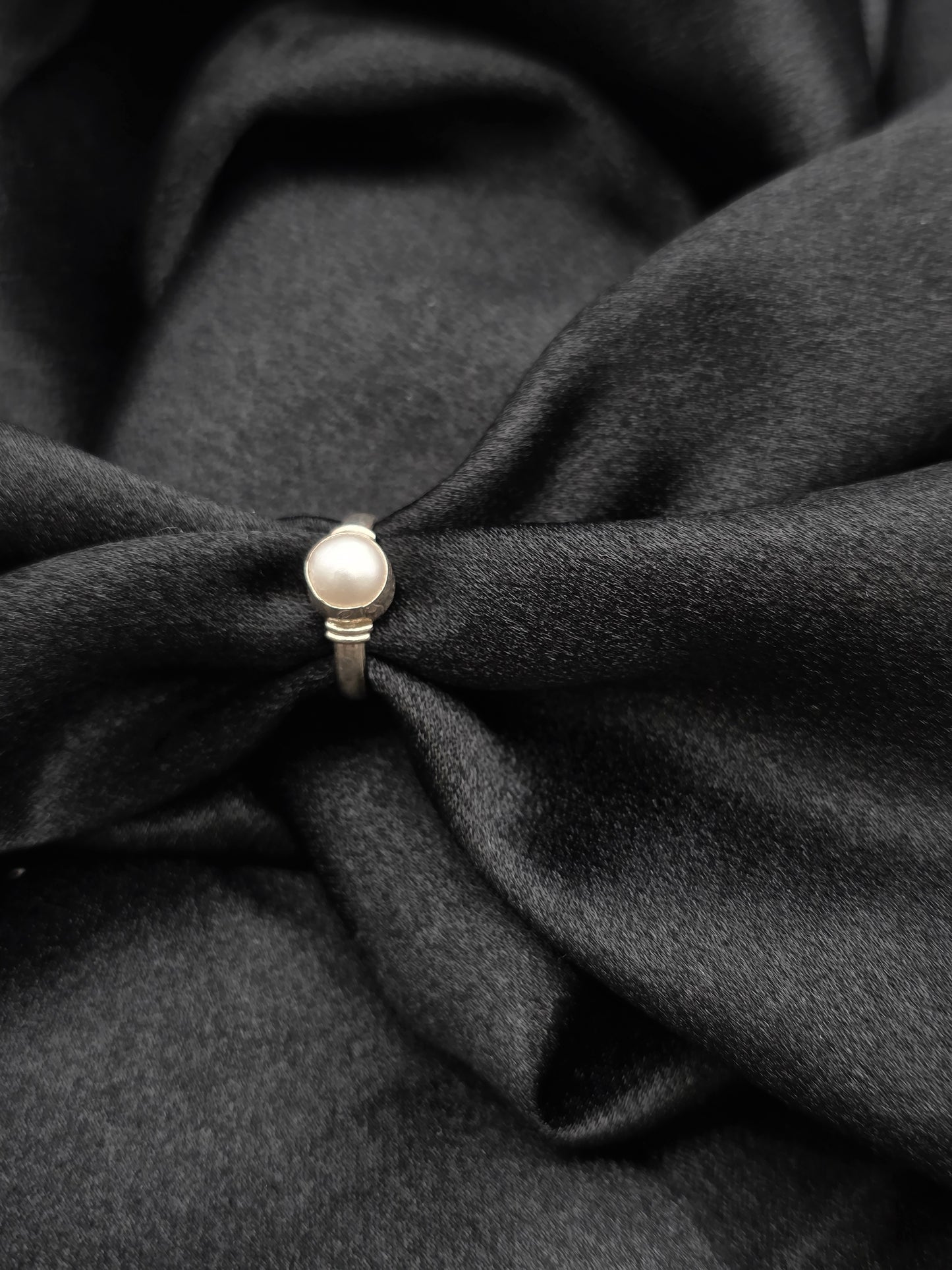 PEARL SILVER RING SIZE 4 GR345