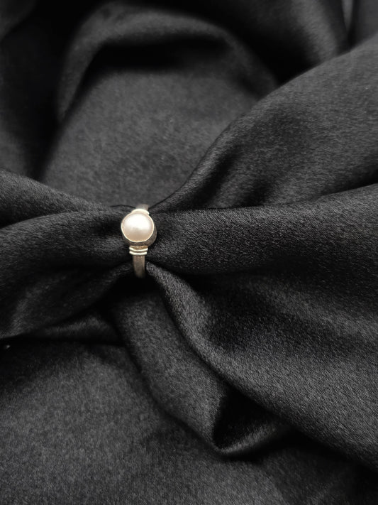 PEARL SILVER RING SIZE 4 GR345