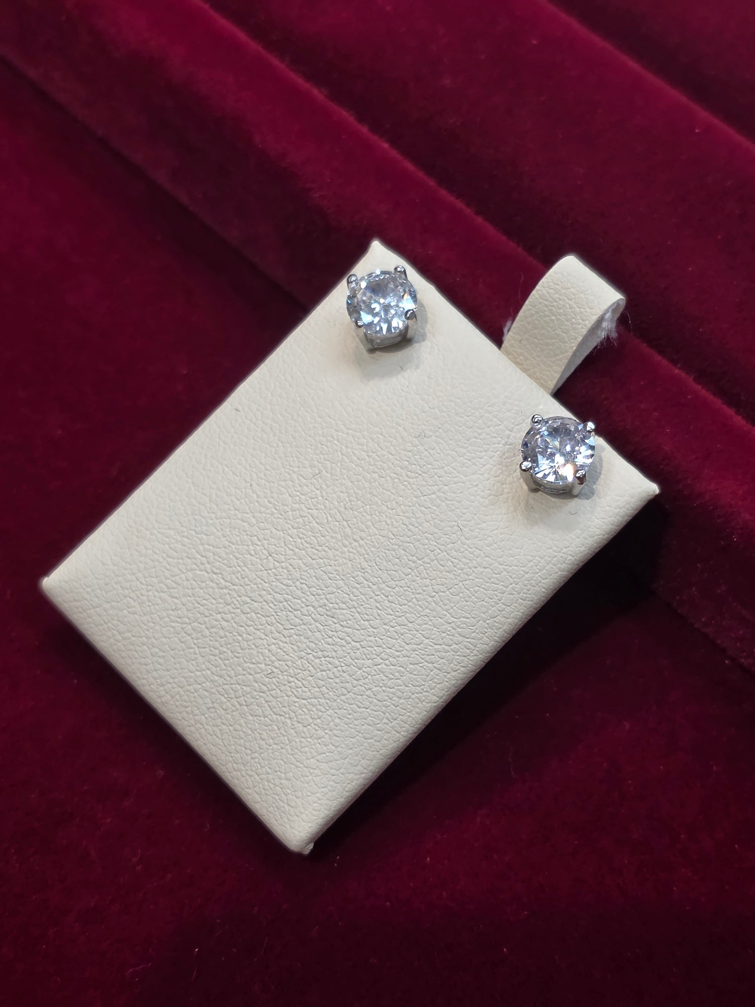 SILVER EARSTUDS GE041