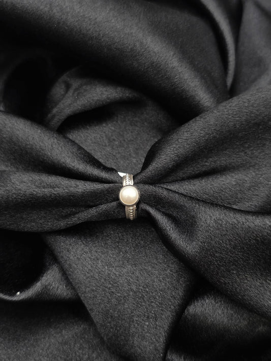 PEARL SILVER RING SIZE 4 GR342