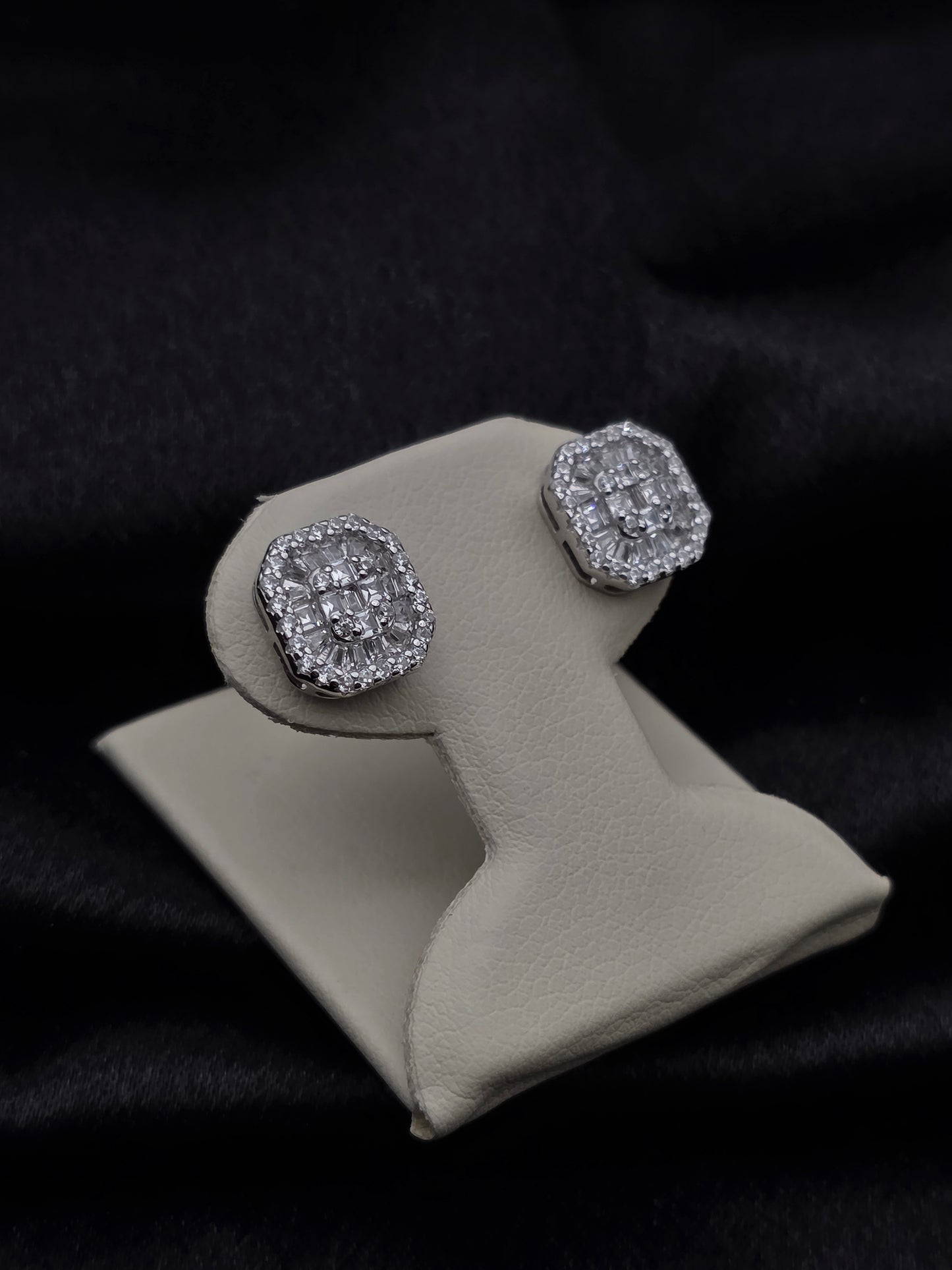 SILVER EAR STUDS GE587