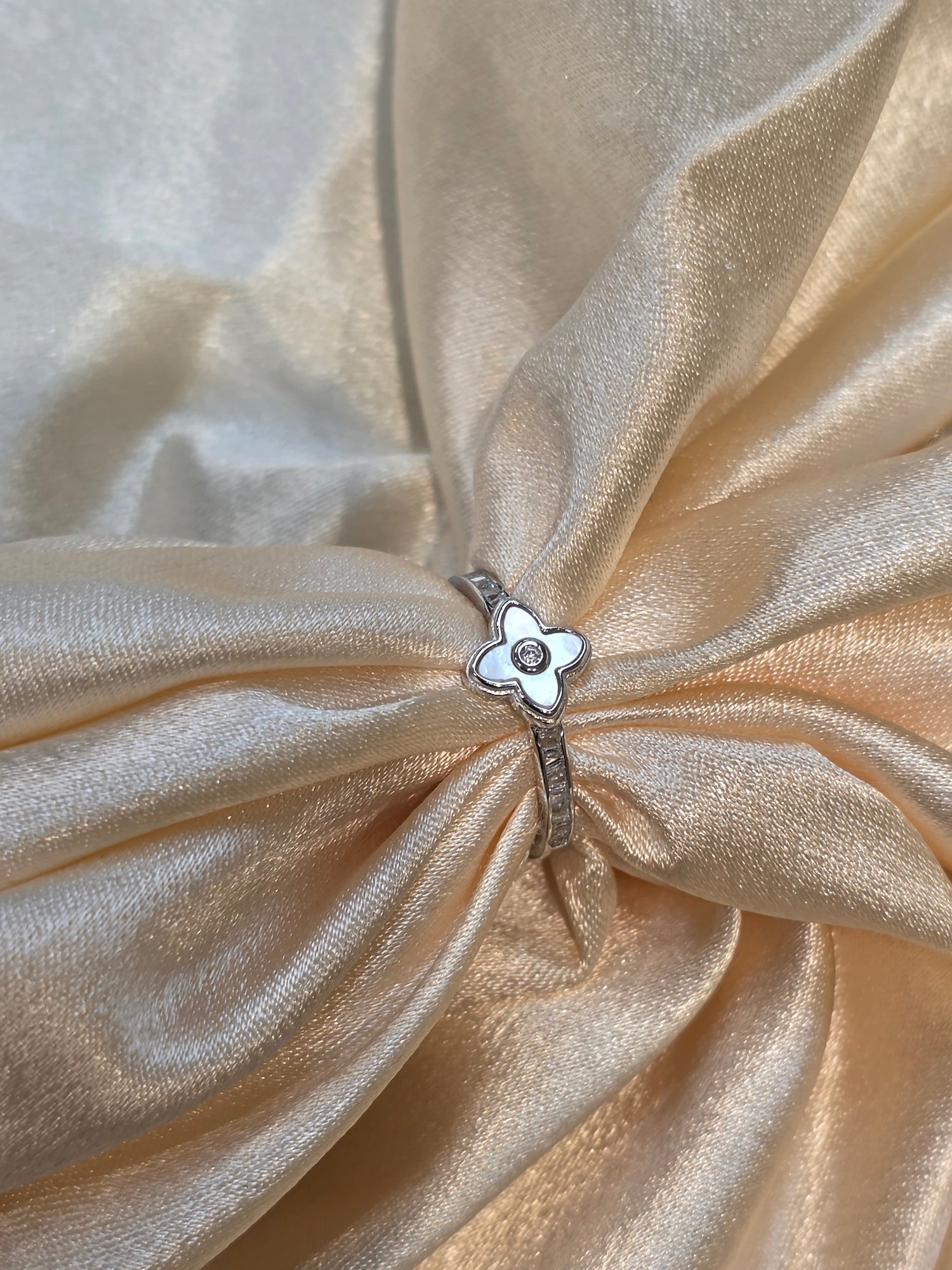 SILVER RING SIZE 8 GR431