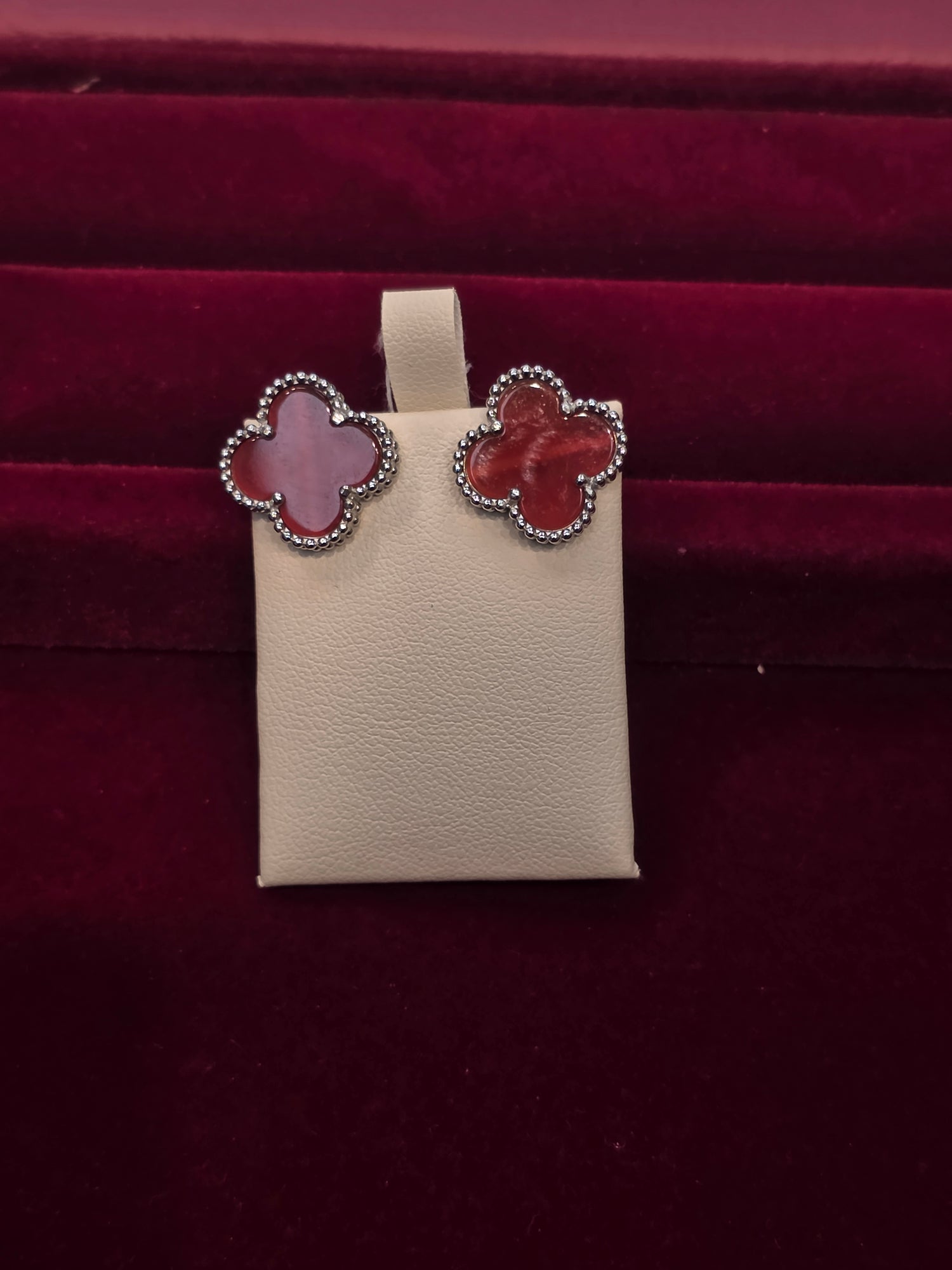 SILVER EARSTUDS GE184