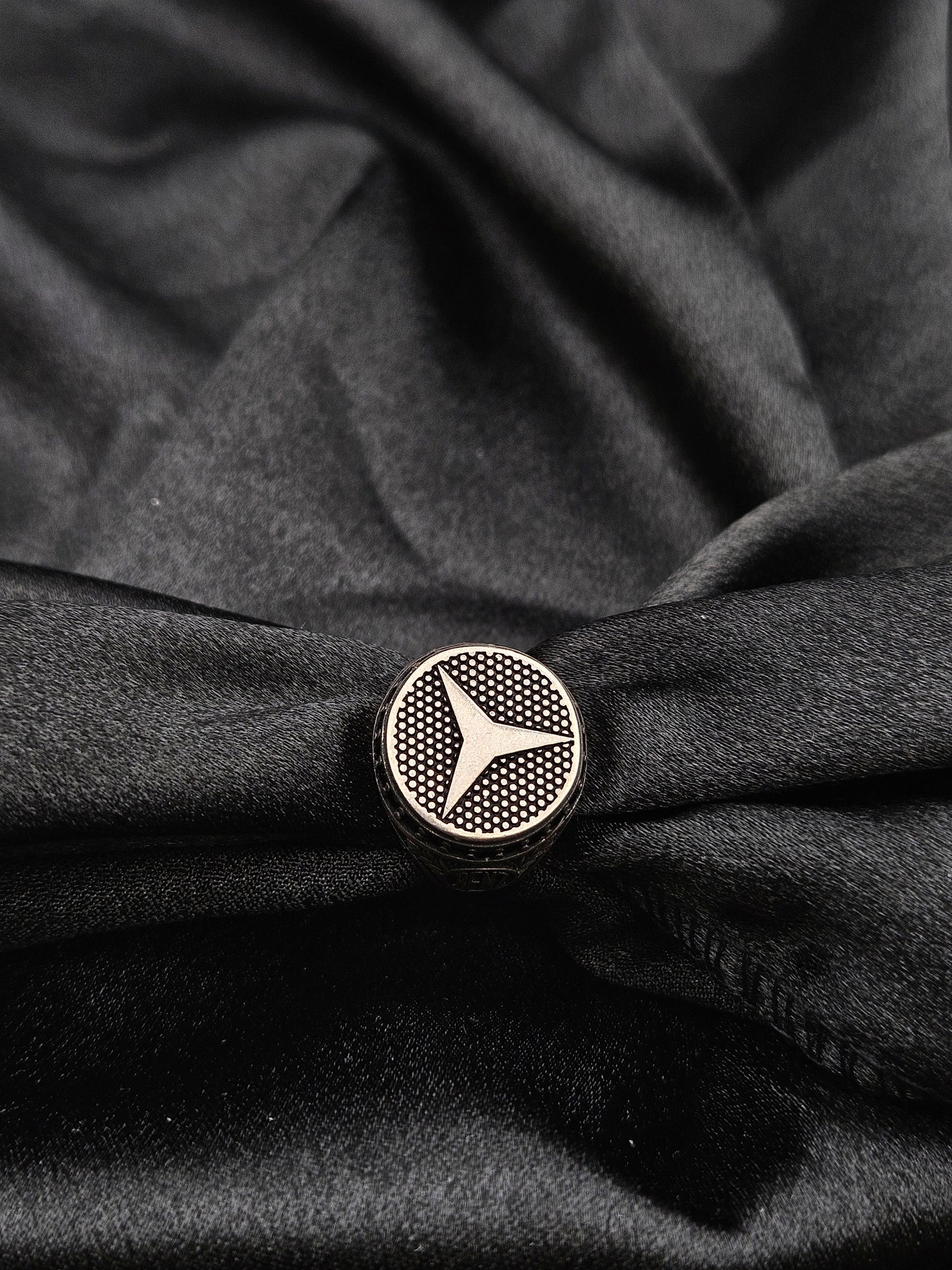 BOYS SILVER RING SIZE 8 BR041