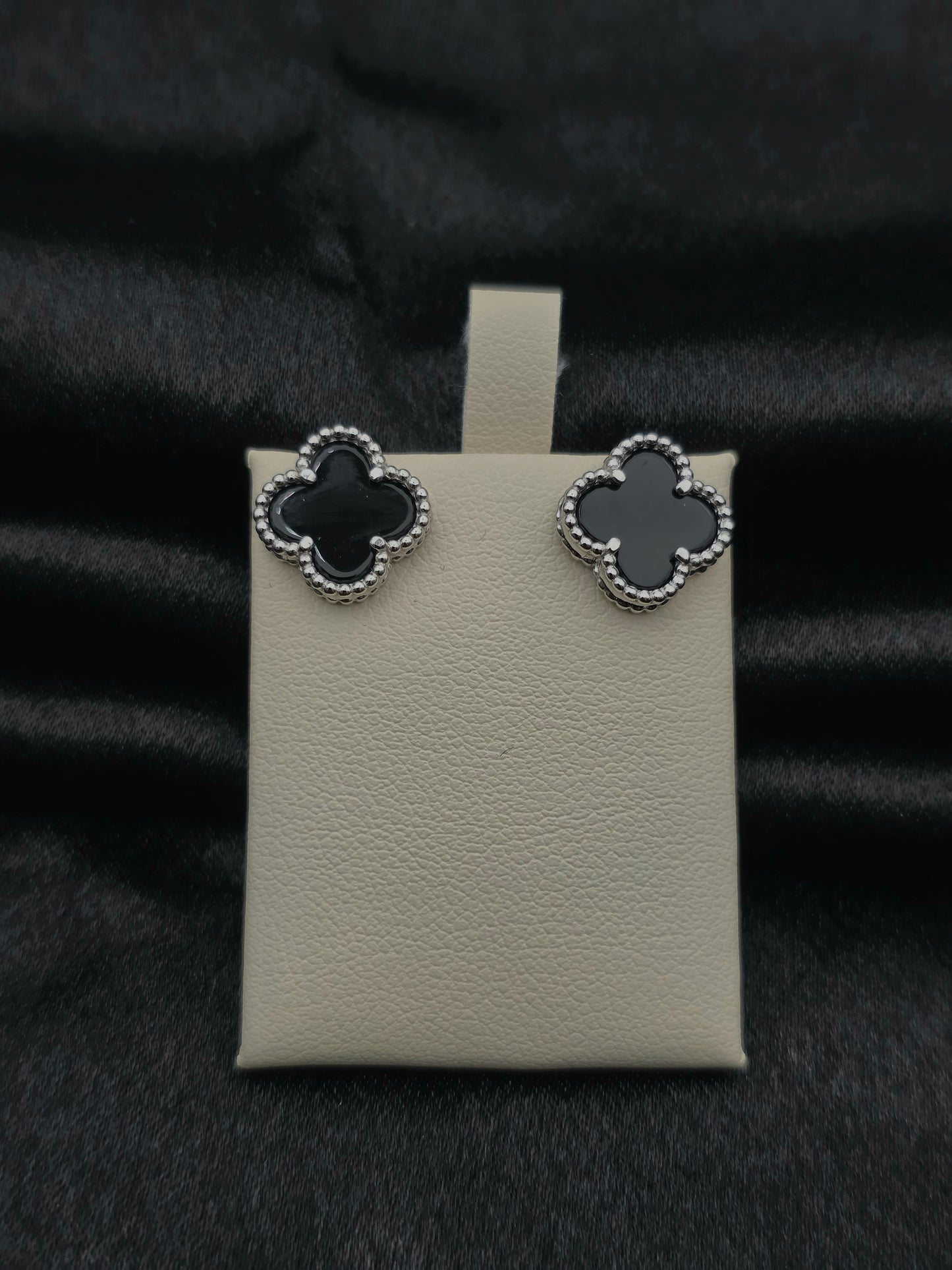 SILVER EAR STUDS GE247